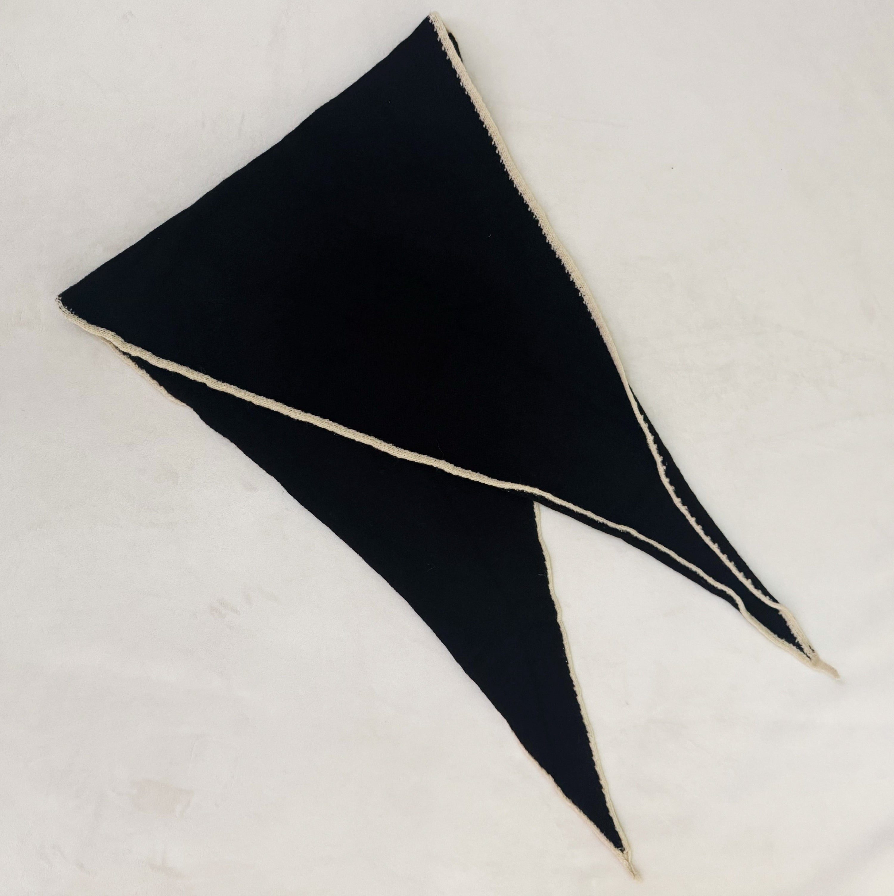 Slim Minimalist Knit Scarf – Two-Tone Cozy Yarn