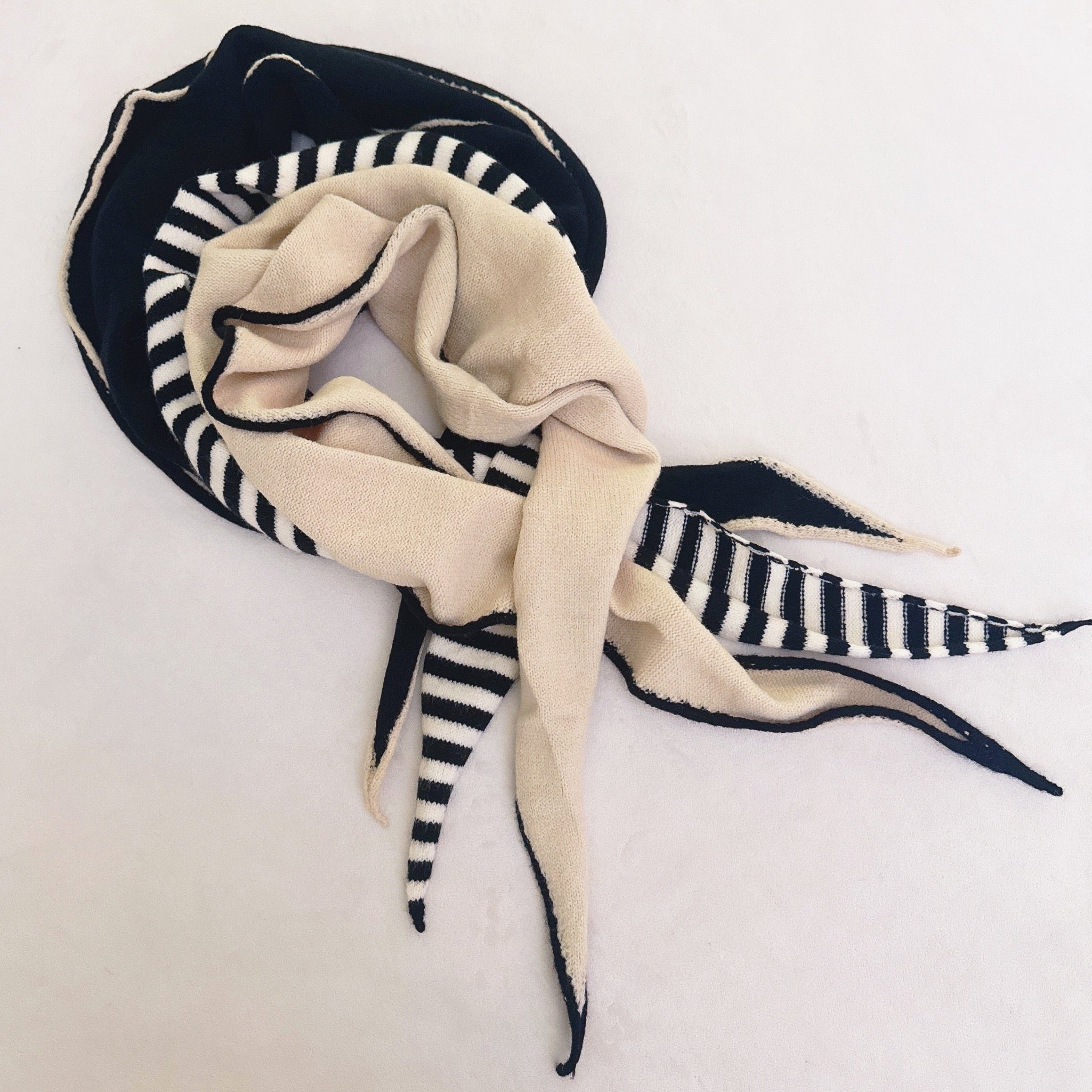 Slim Minimalist Knit Scarf – Two-Tone Cozy Yarn