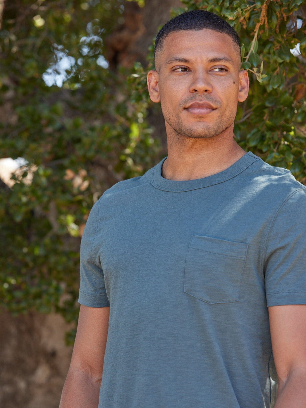 Men's dark-green organic cotton slub jersey pocket t-shirt.