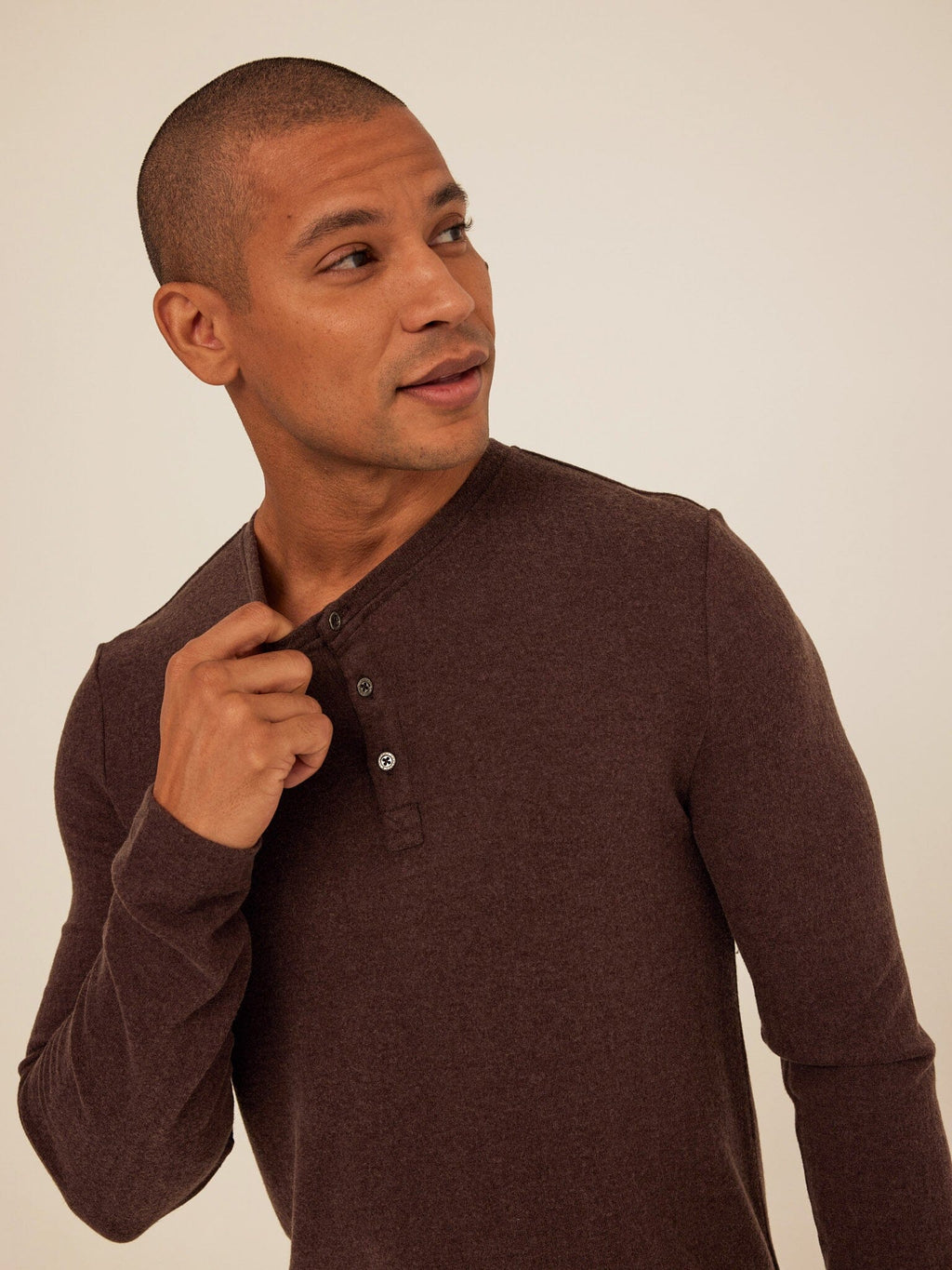 Elias Men’s Long Sleeve Henley Shirt in Dark Brown Knit