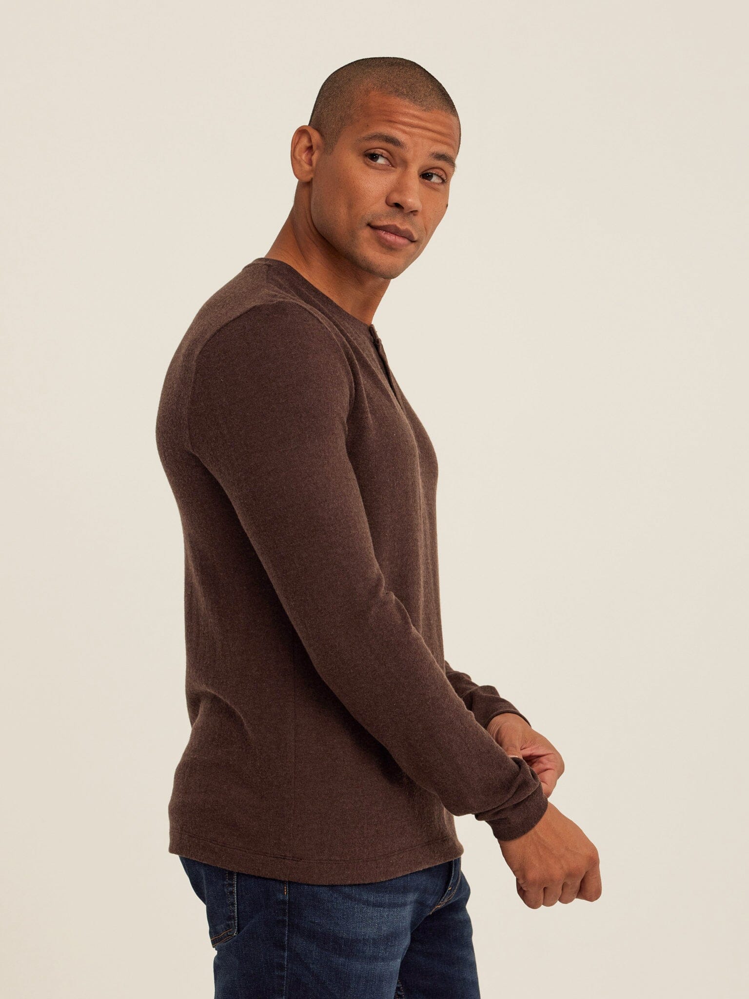 Elias Men’s Long Sleeve Henley Shirt in Dark Brown Knit