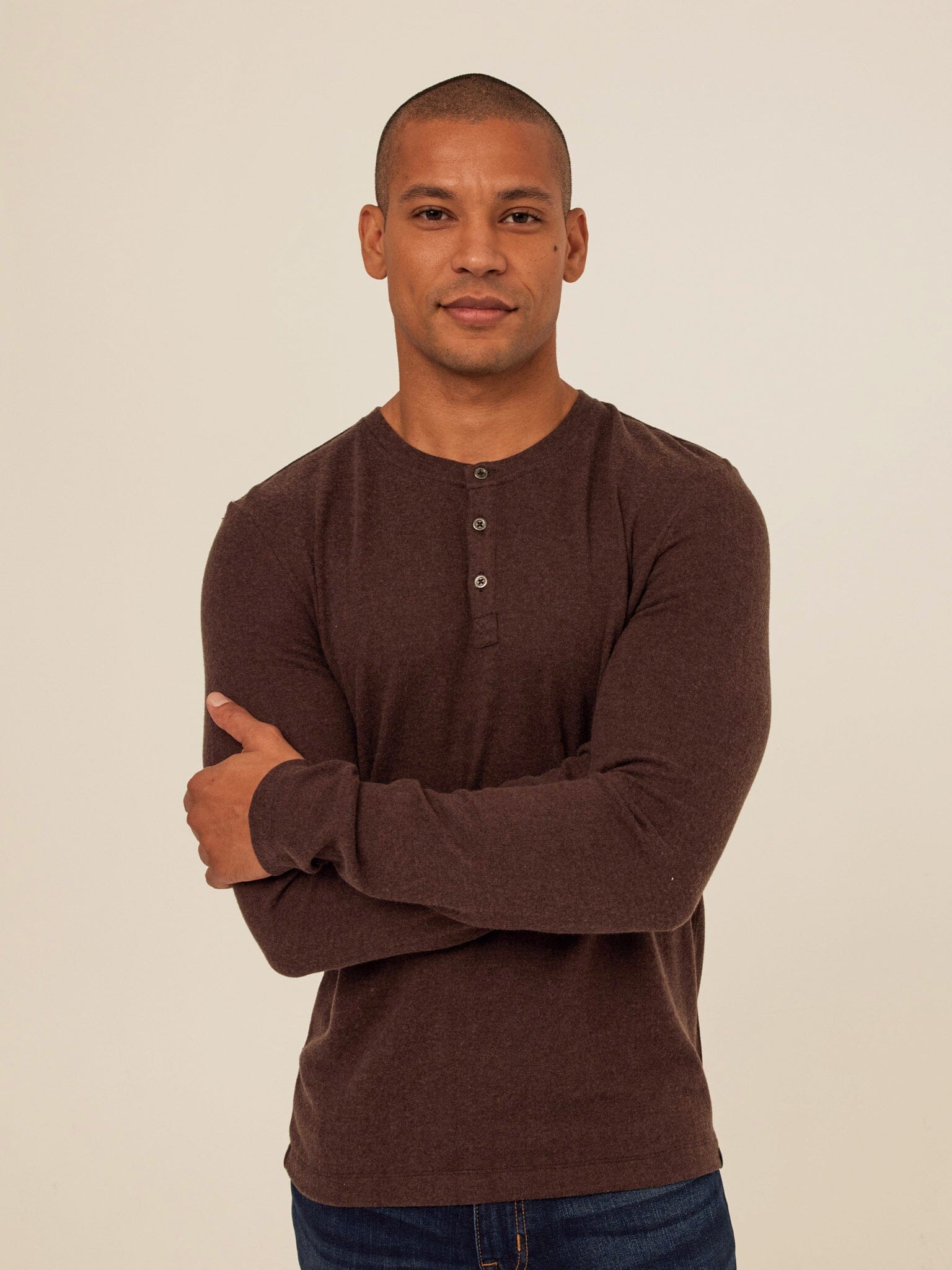 Elias Men’s Long Sleeve Henley Shirt in Dark Brown Knit