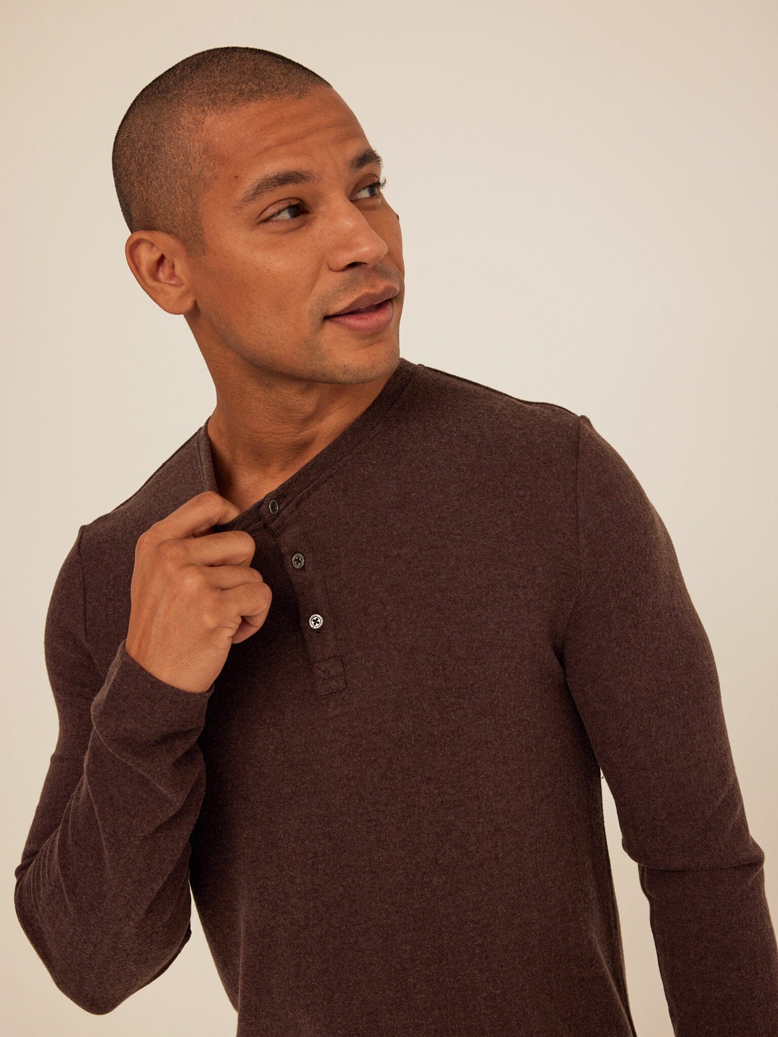 Elias Men’s Long Sleeve Henley Shirt in Dark Brown Knit