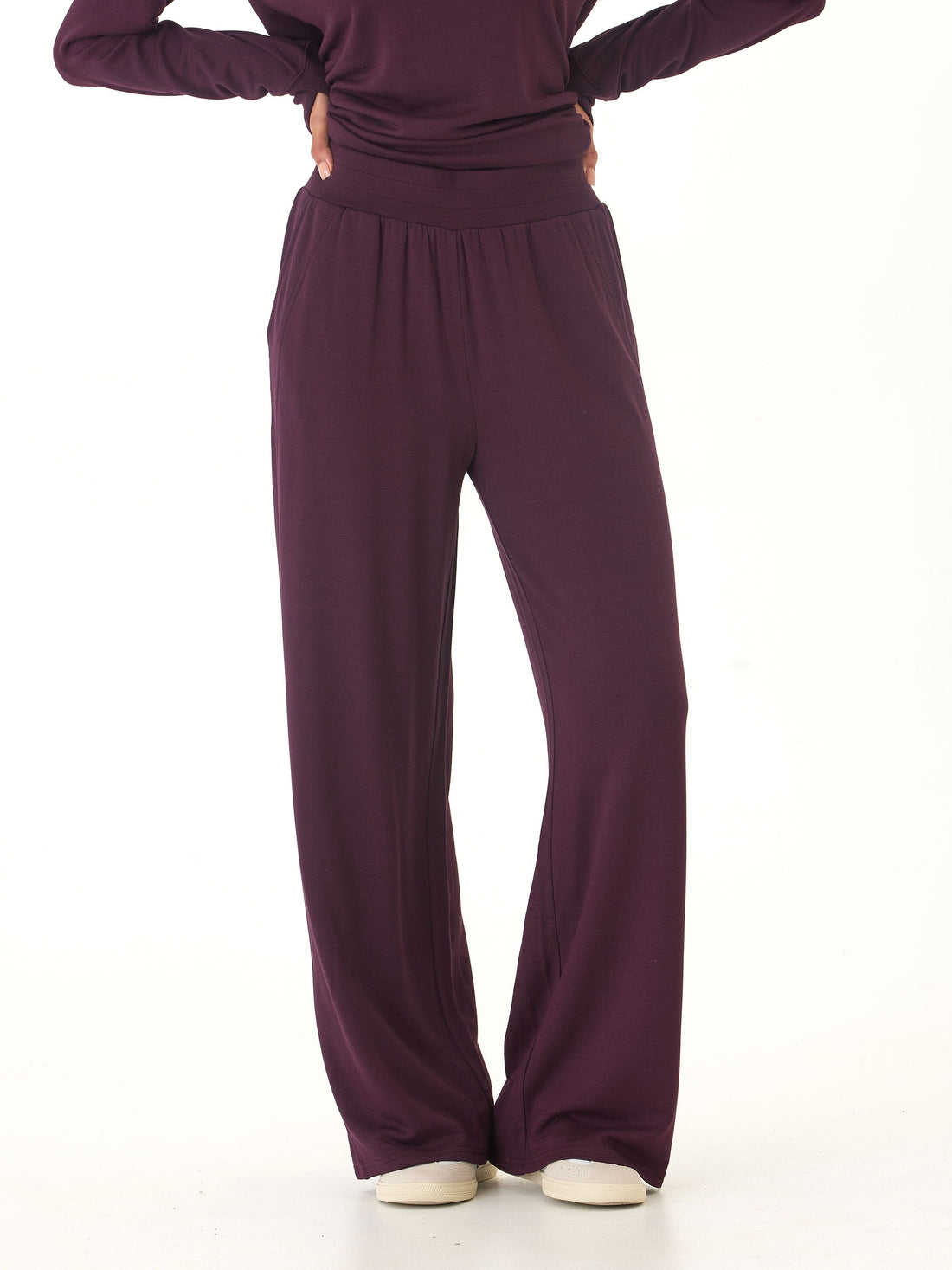 Core Feather Fleece Sweatpant – Soft Minimalist Jogger