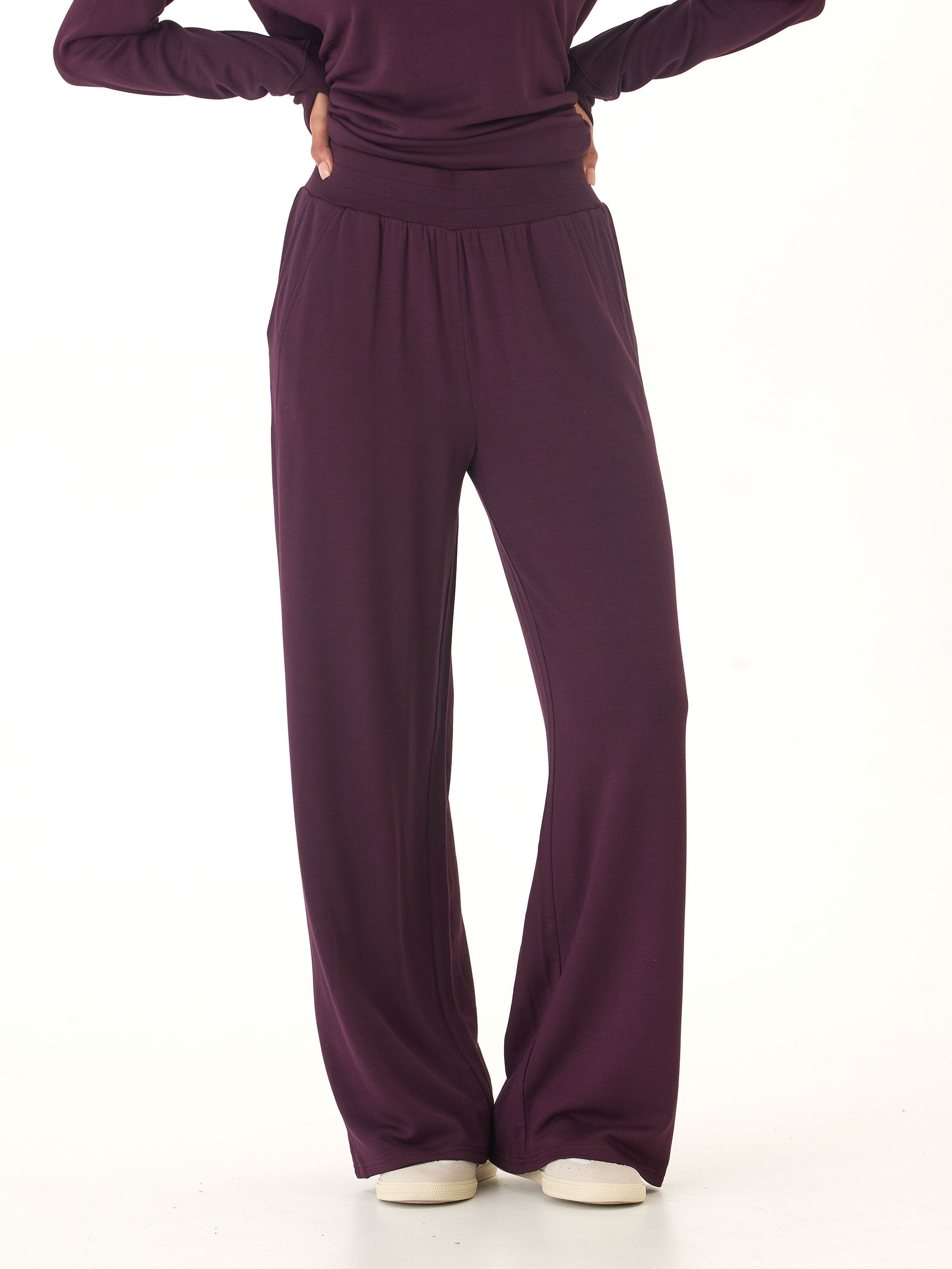 Core Feather Fleece Sweatpant – Soft Minimalist Jogger