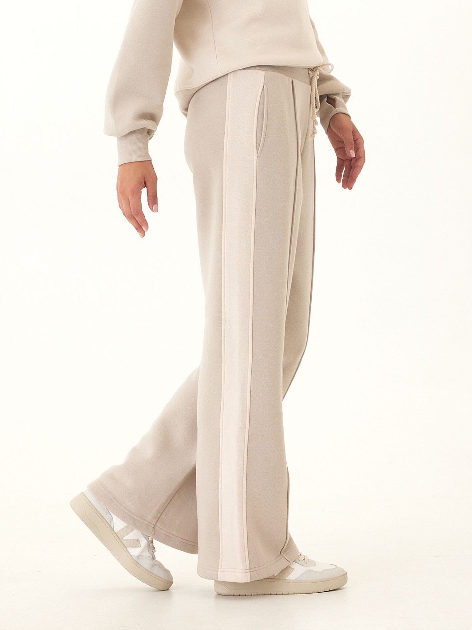 Tricia Triblend Fleece Colorblock Wide Leg Pant in Beige/Cream