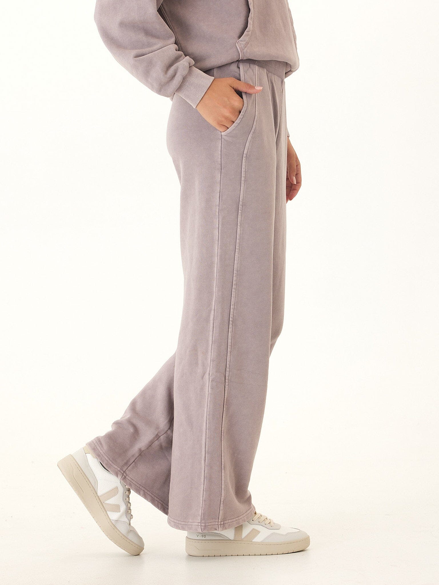 Core Feather Fleece Sweatpant in Mauve and Dusty-Purple