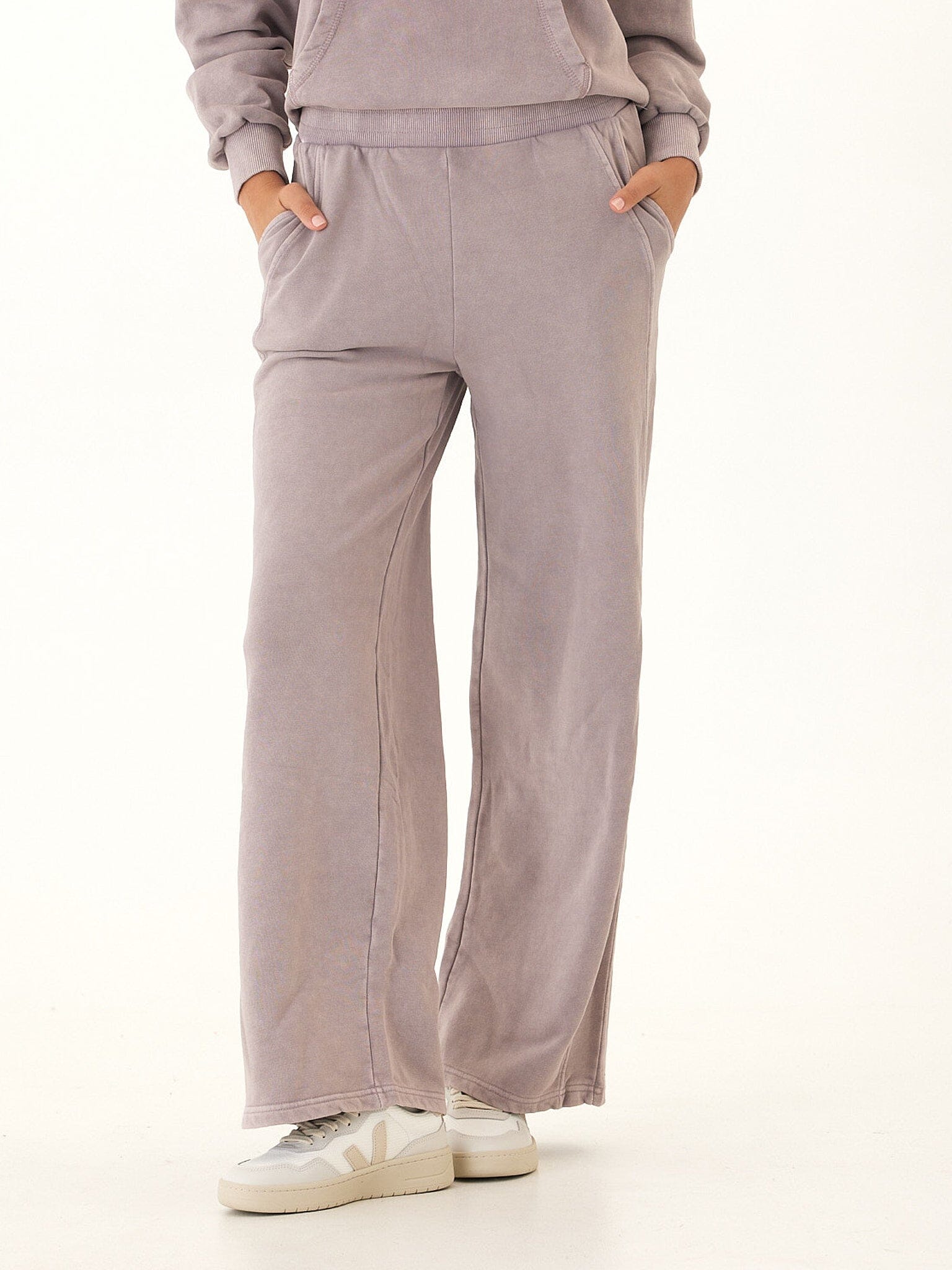 Core Feather Fleece Sweatpant in Mauve and Dusty-Purple