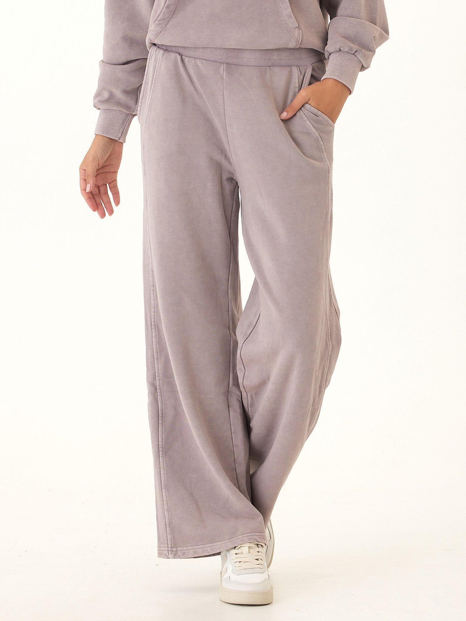 Core Feather Fleece Sweatpant in Mauve and Dusty-Purple