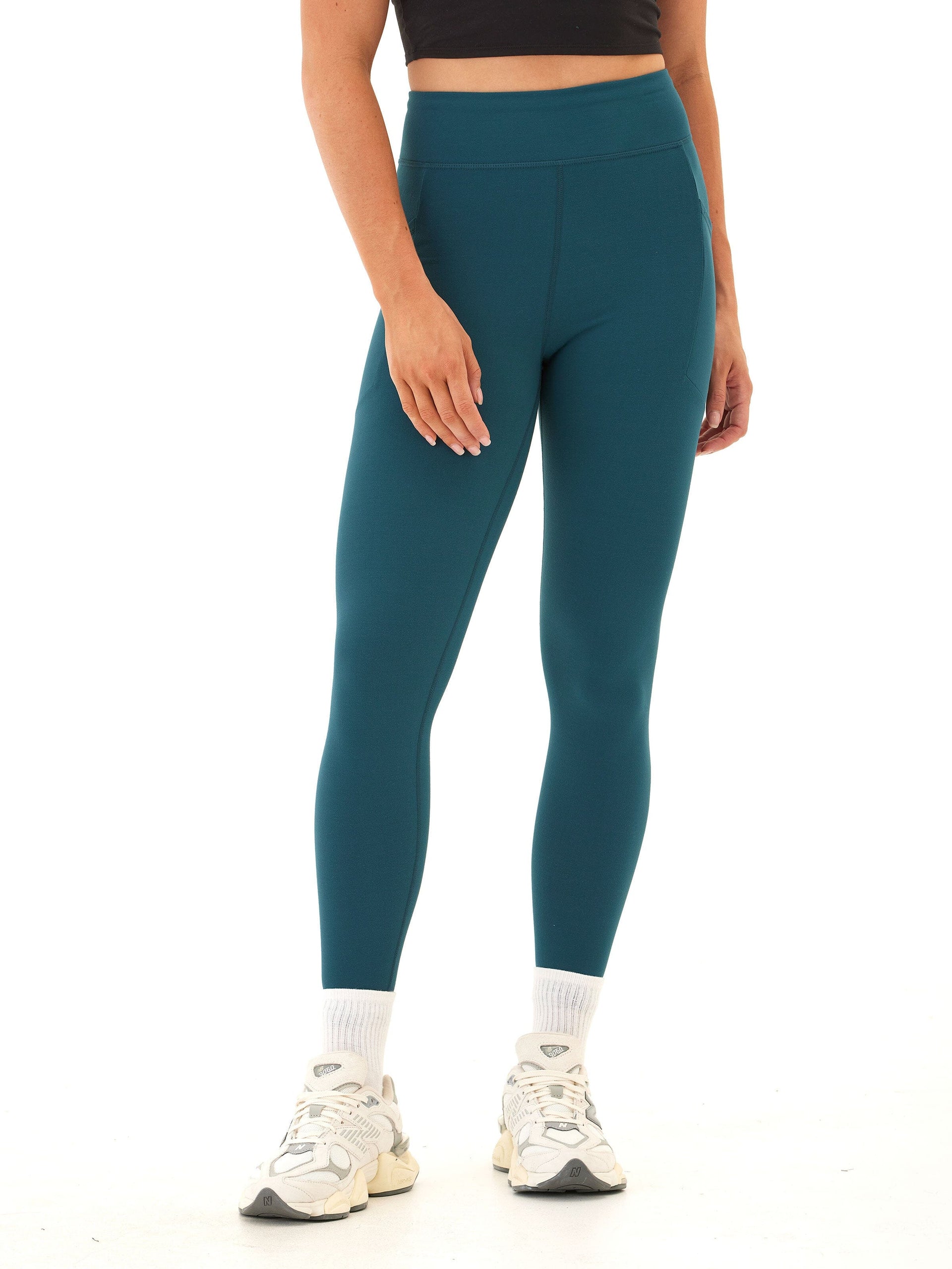 Elena High Rise 7/8 Legging in a fitted silhouette with functional side pockets