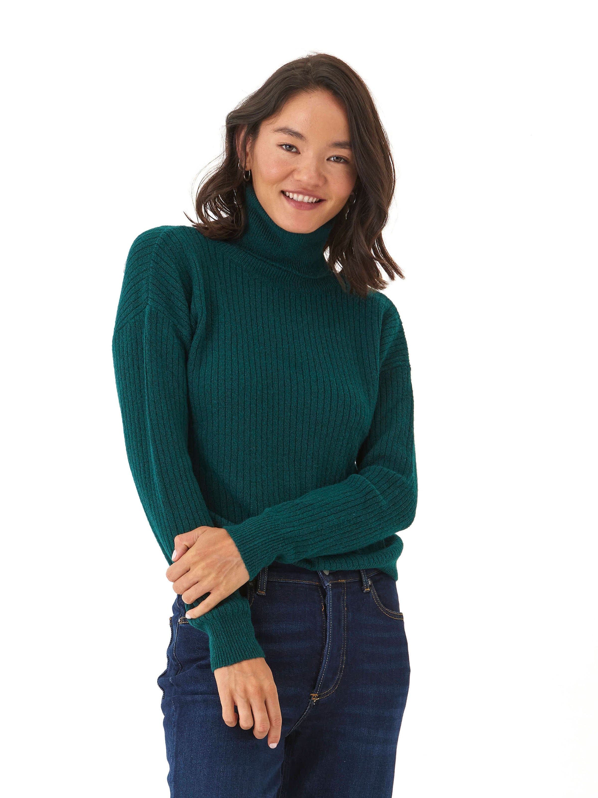 Women wearing a relaxed fit forest green rib knit turtleneck sweater