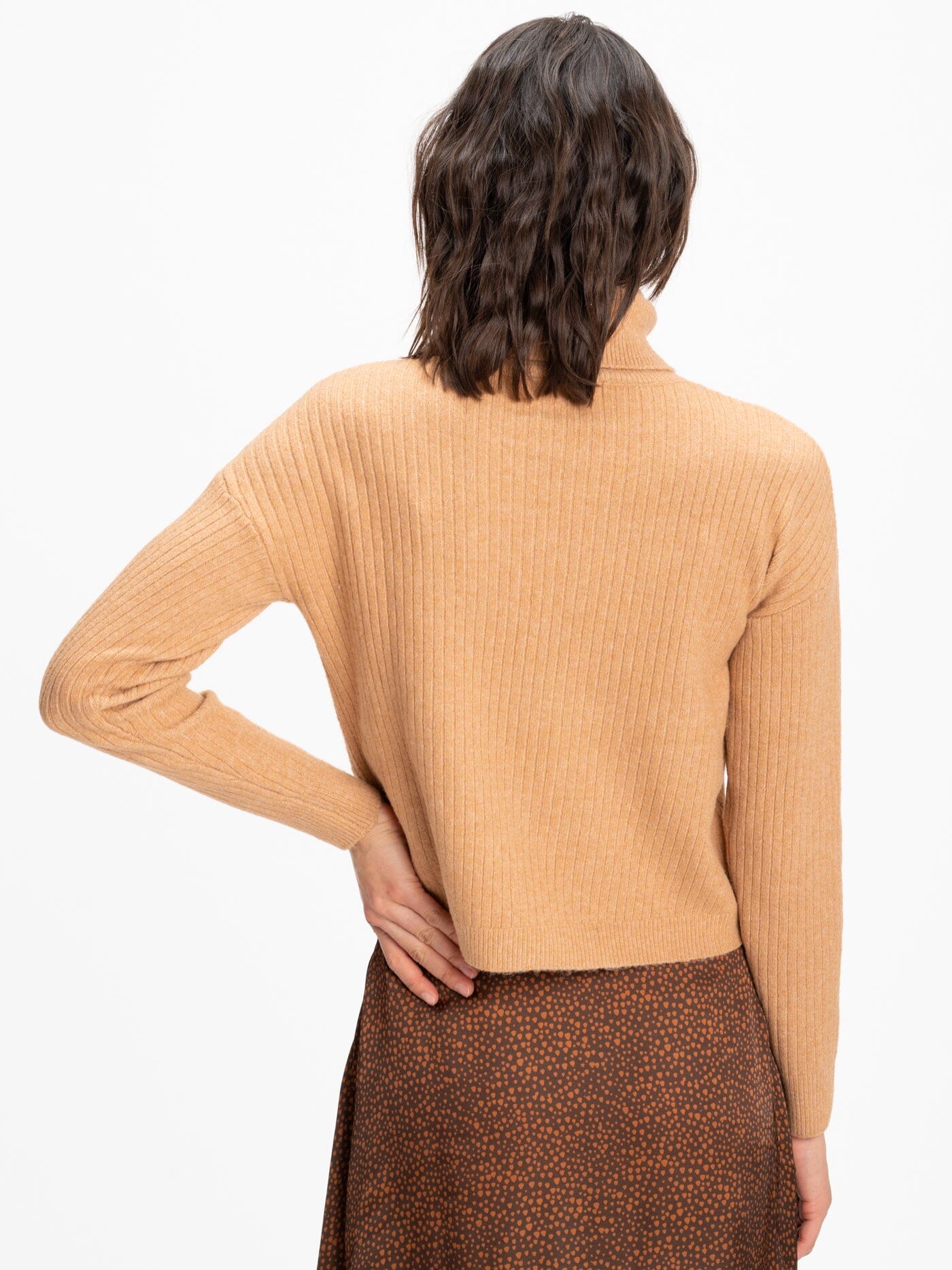 Toki Rib Knit Turtleneck Sweater in Camel and Tan