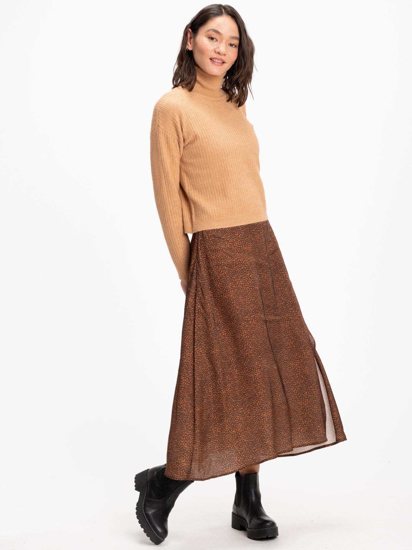 Toki Rib Knit Turtleneck Sweater in Camel and Tan