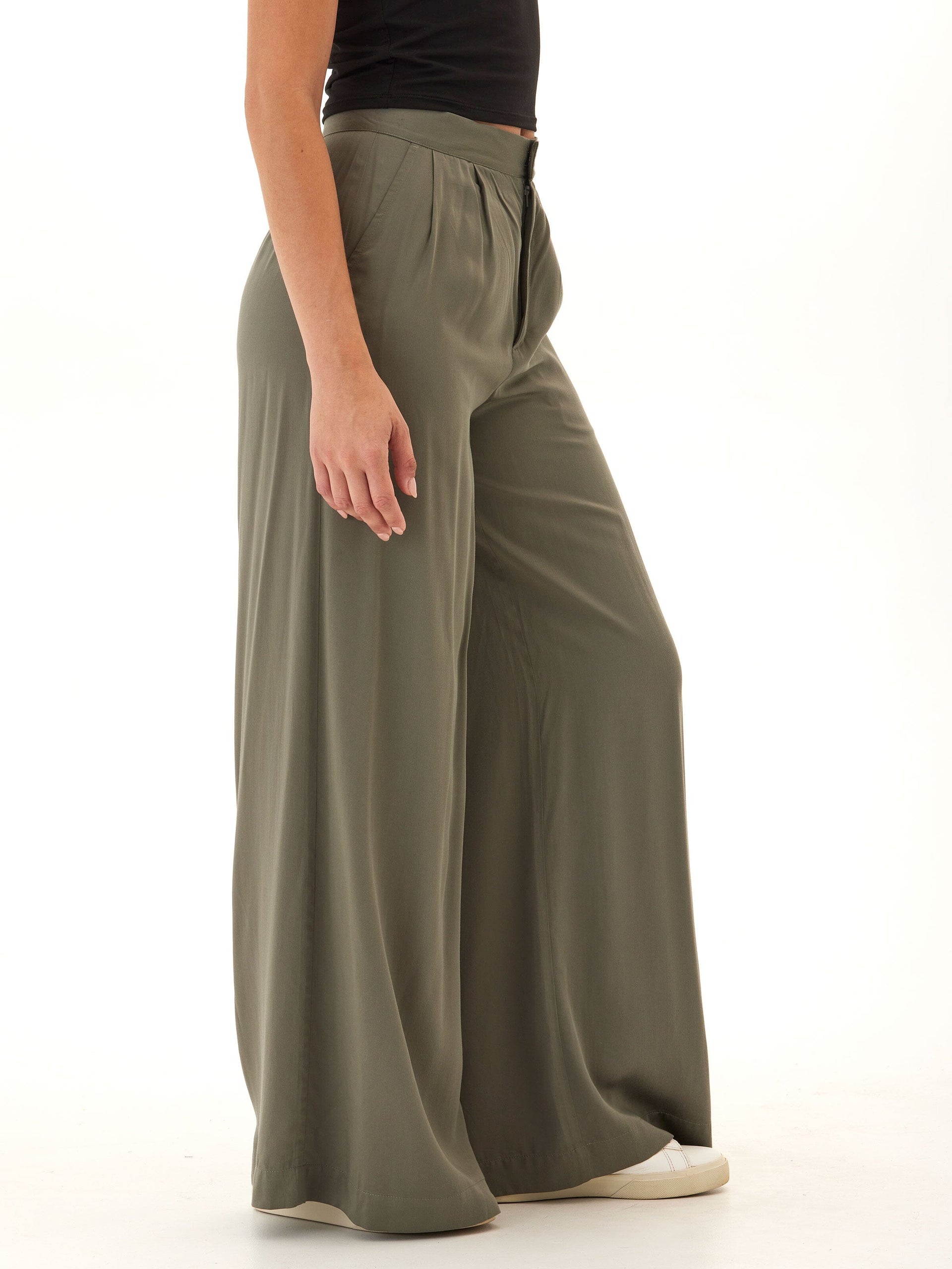 Samirah EcoVero Pleated Wide Leg Pants in Olive Green