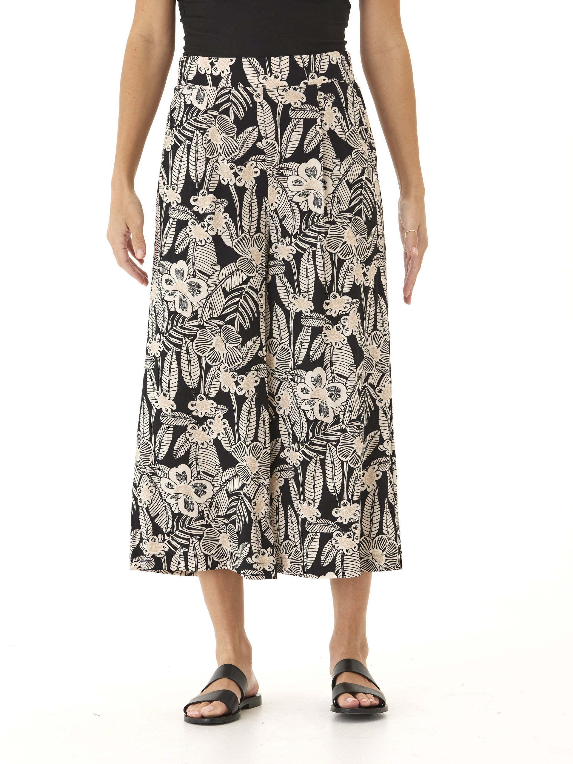 Island Flora Print Woven Capri Pant