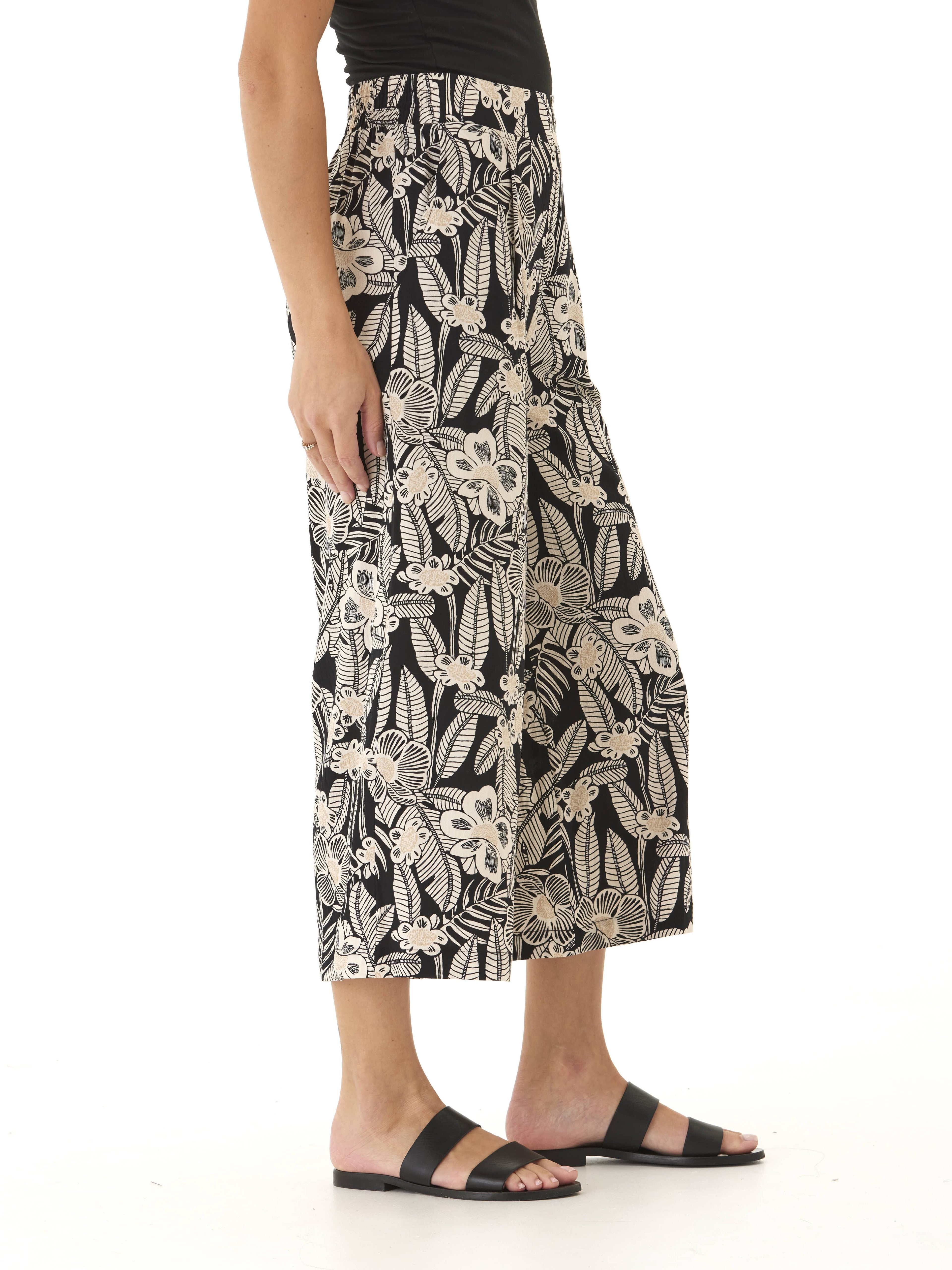 Island Flora Print Woven Capri Pant
