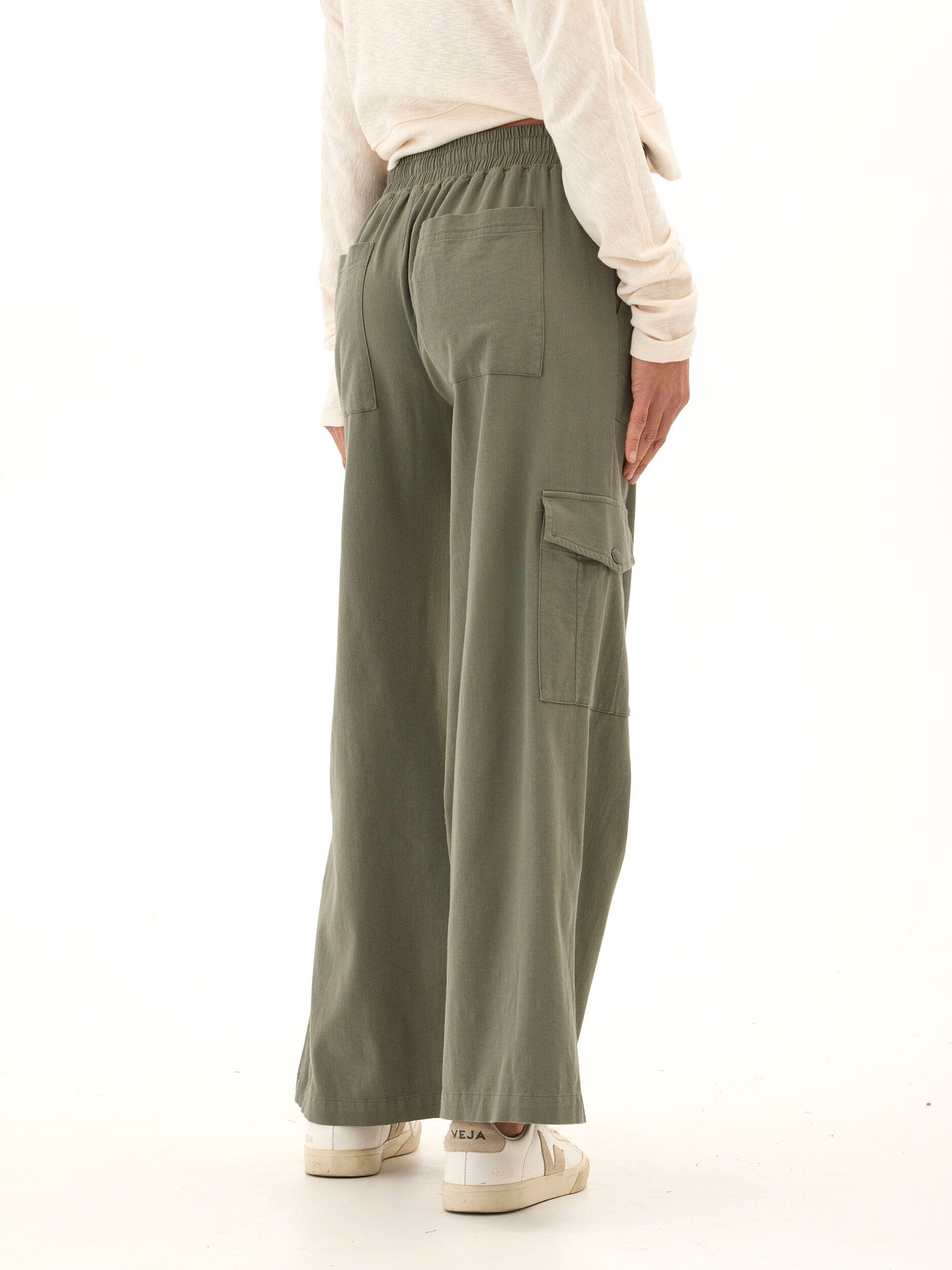 Eila Stretch Twill Wide Leg Cargo Pant in Olive Green
