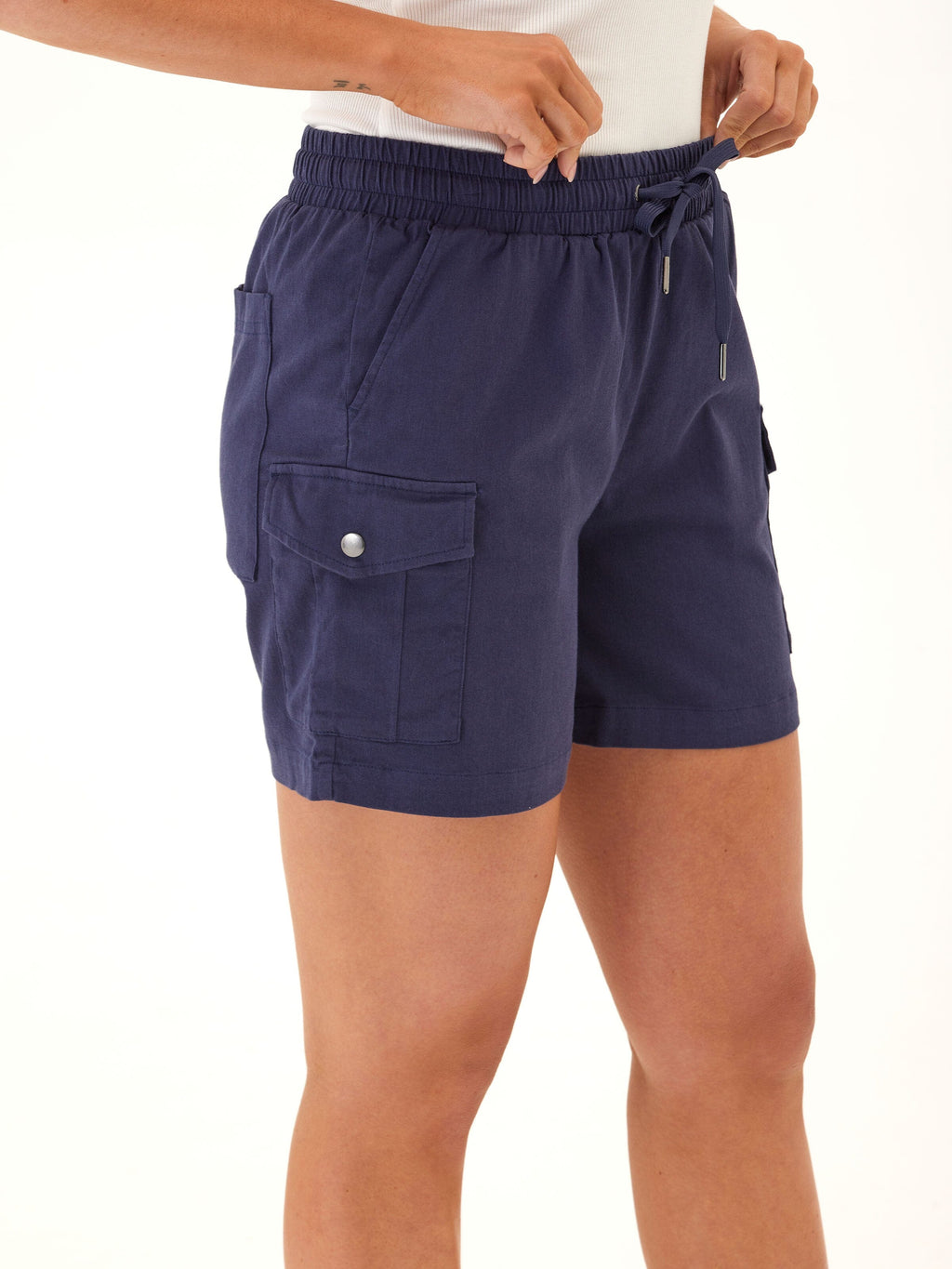 Women's Mid-Rise Stretch Twill Cargo Shorts in Navy