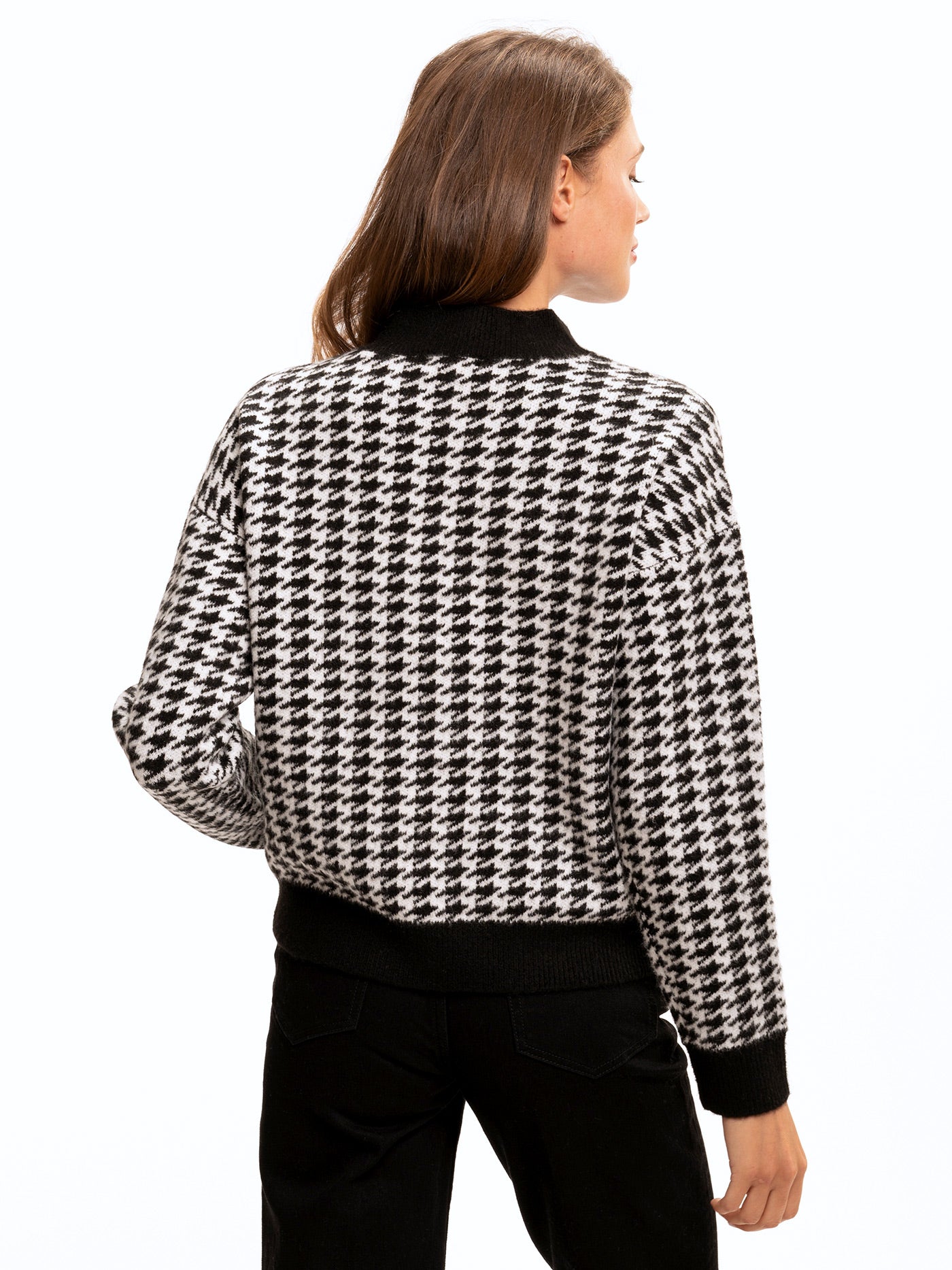 Elexia Houndstooth Knit Sweater in Black and White