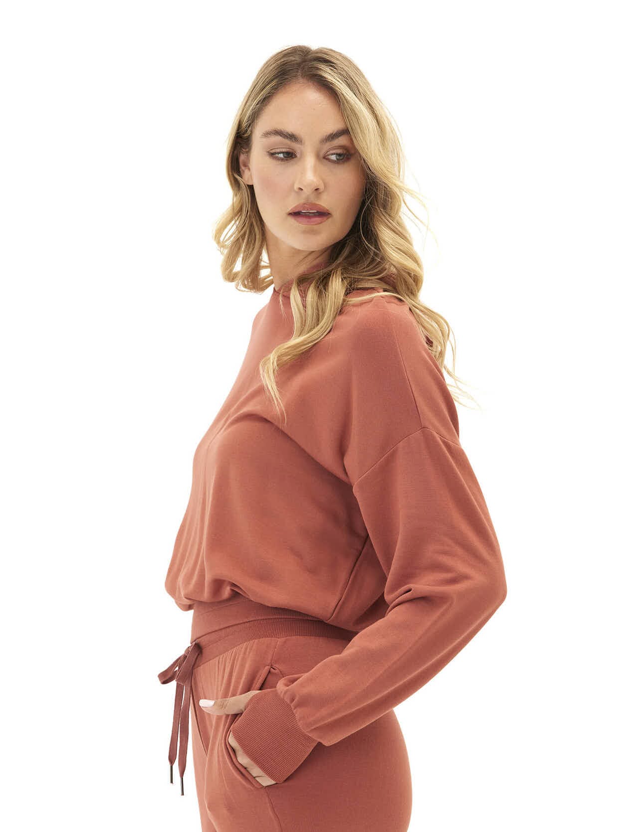 Wenda Feather Fleece Pullover Hoodie in Rust/Terracotta