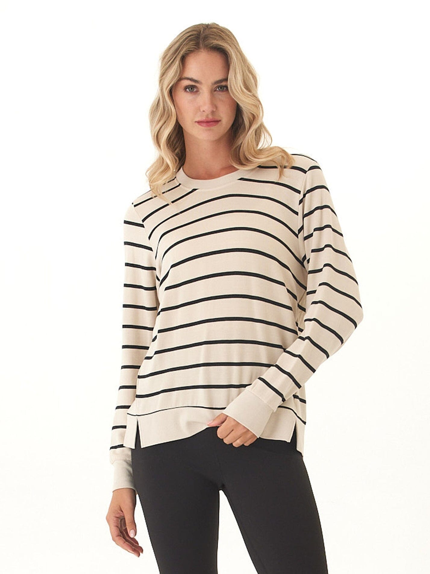 Quincy Feather Fleece striped pullover in beige and black with side-slit hem