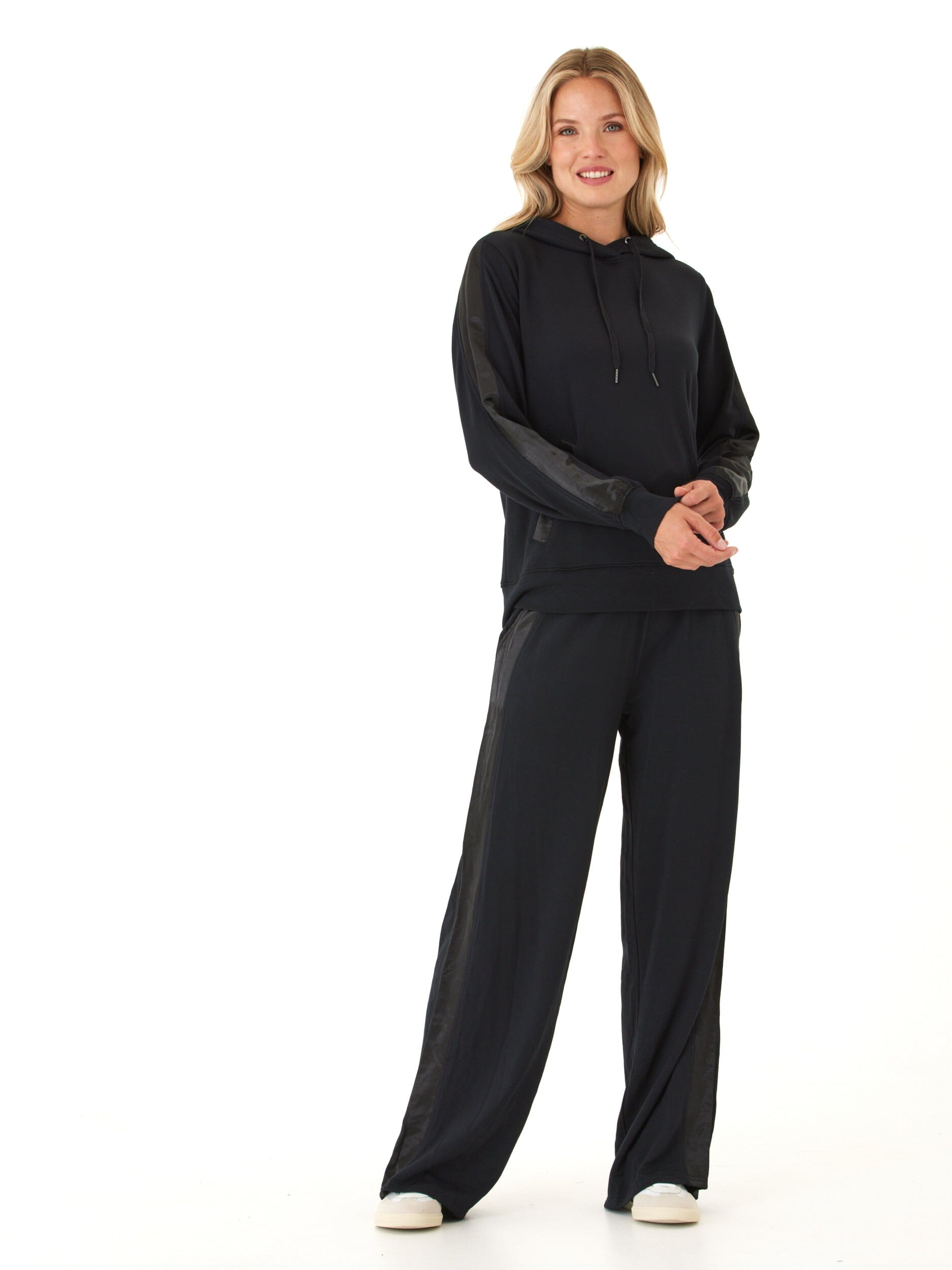 Romi Feather Fleece Trim Detail Hoodie in Black