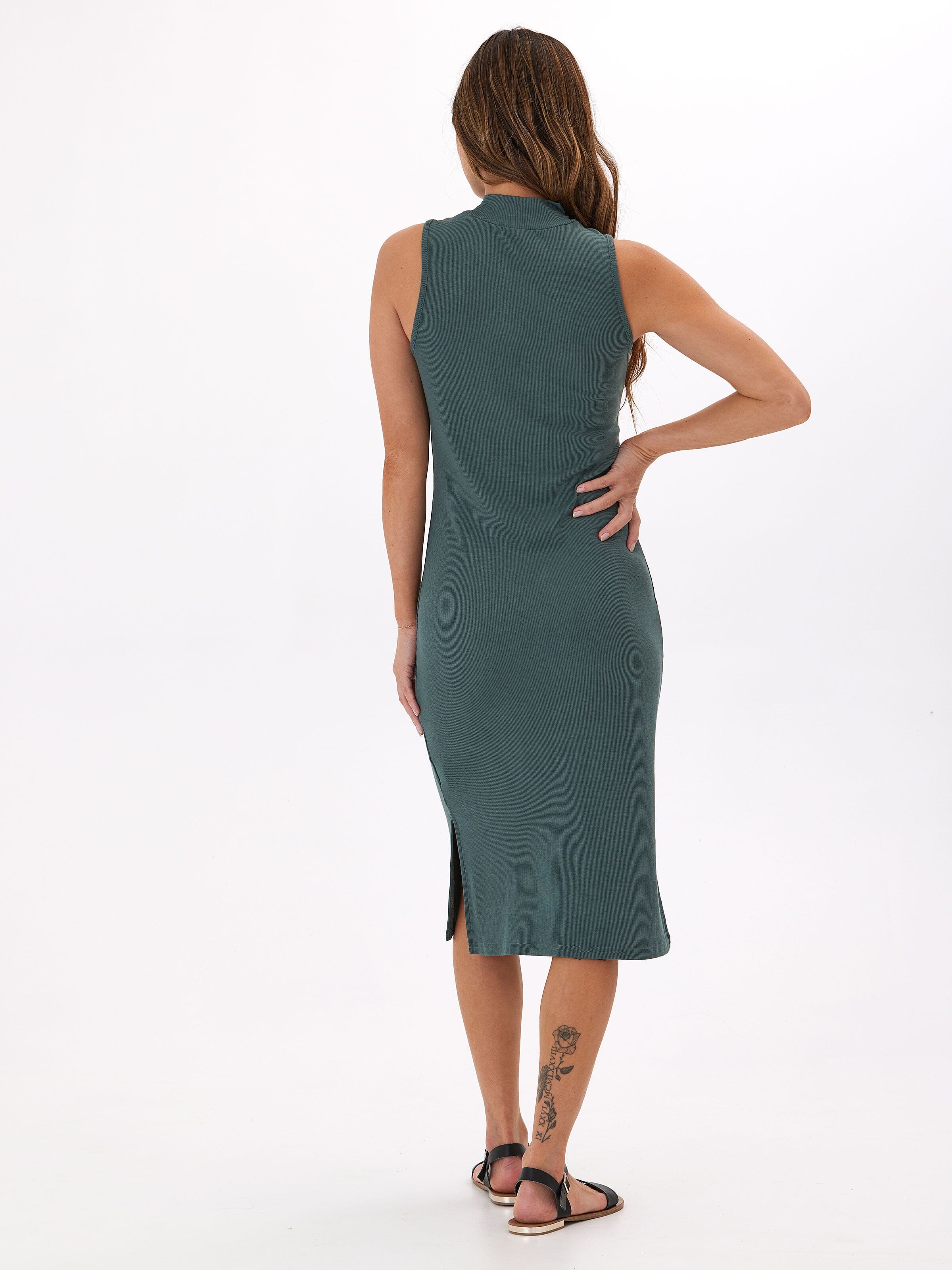 Feather Rib Midi Dress with High Neck for Effortless Chic Style