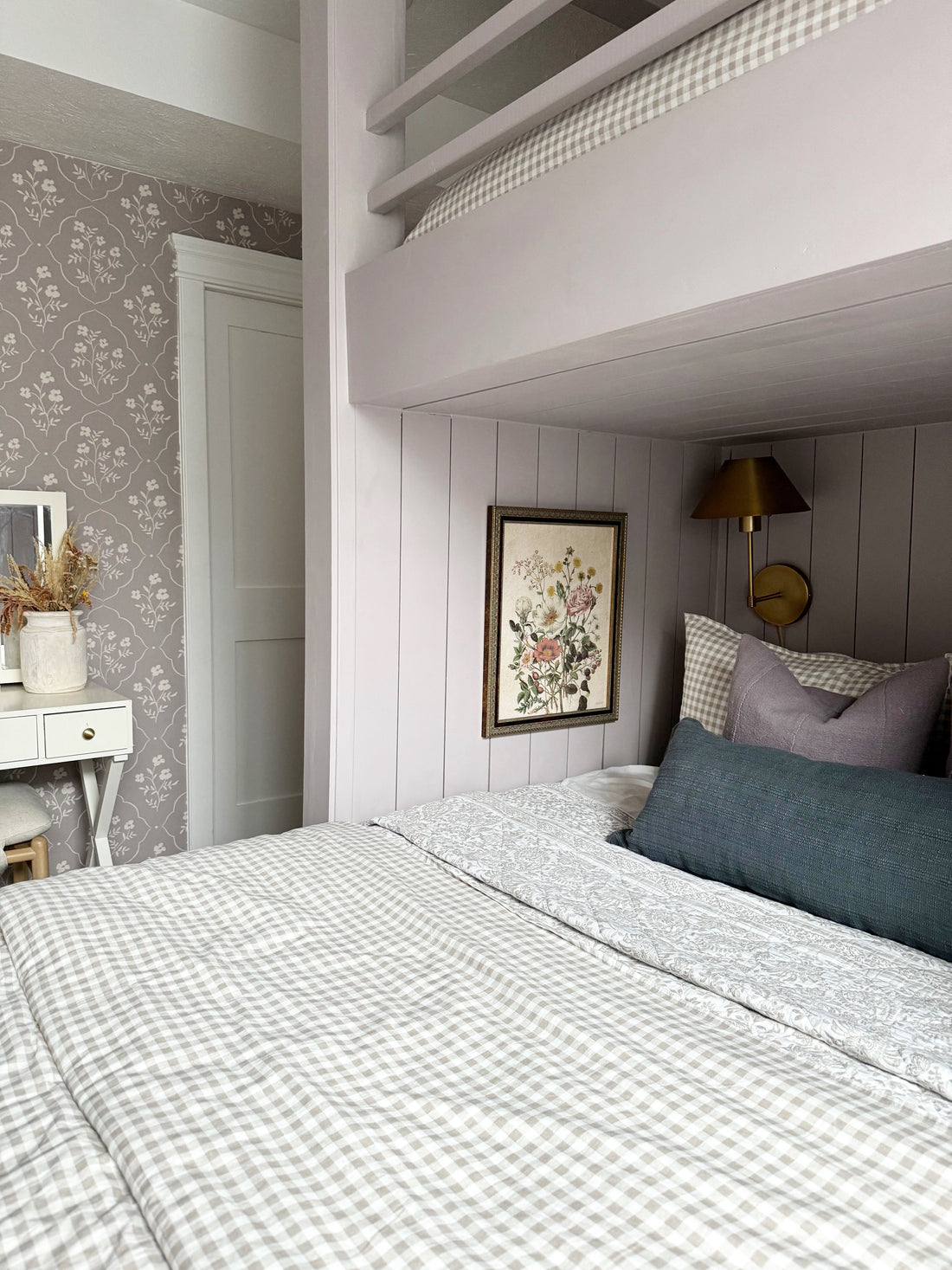 Della Peel and Stick Removable Wallpaper for Stylish Interiors