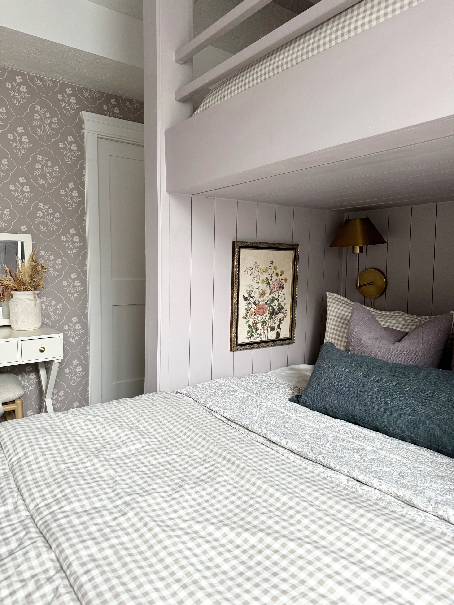 Della Peel and Stick Removable Wallpaper for Stylish Interiors