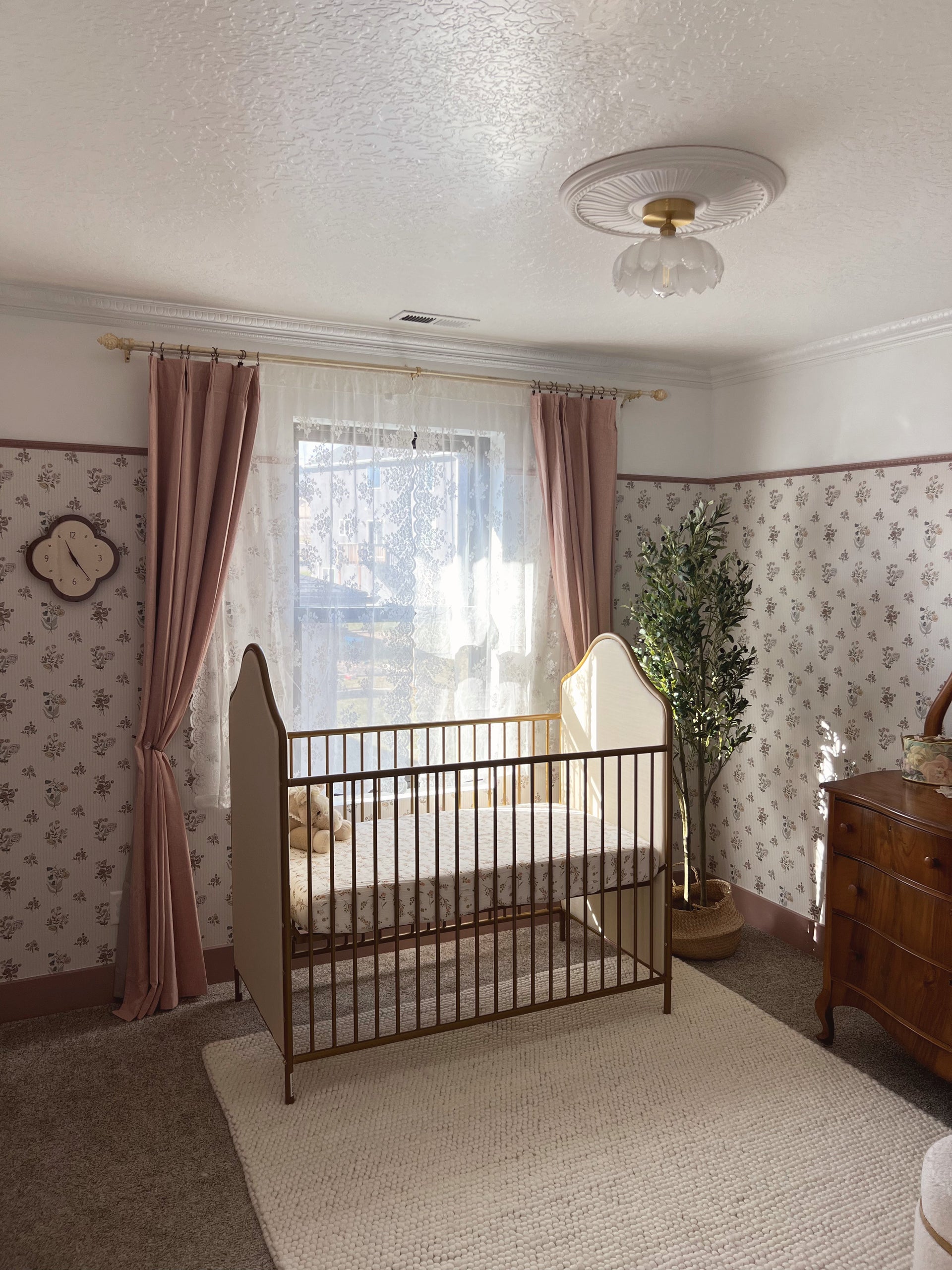 Cosie Floral Wallpaper: Vintage-Inspired Cottagecore Decor