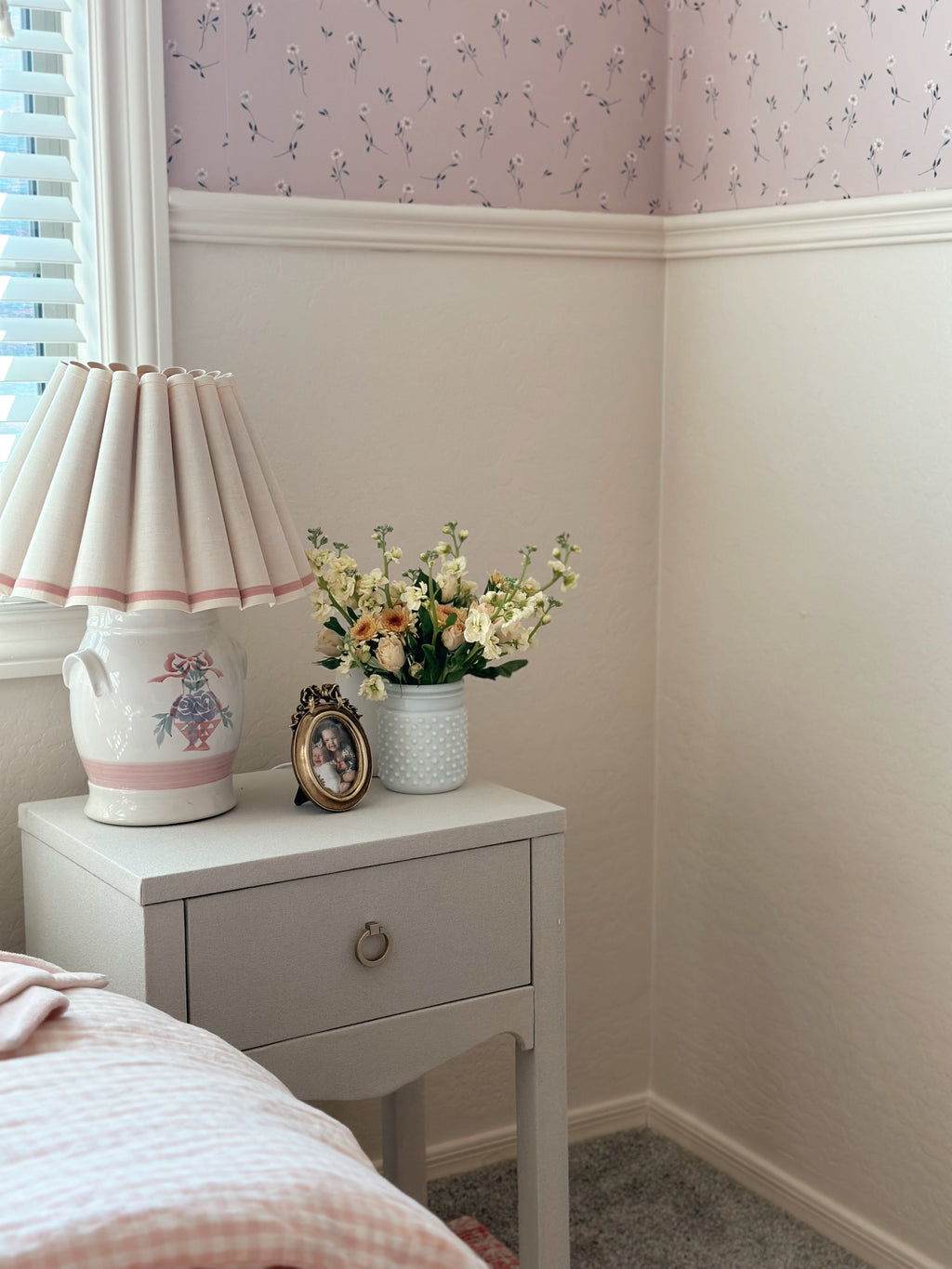 Brigitta Floral Wallpaper in Dusty-Rose and Muted-Green Decor