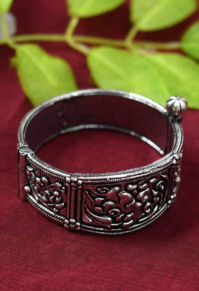 Adjustable Screw-Type Oxidised Silver-Plated Bracelet
