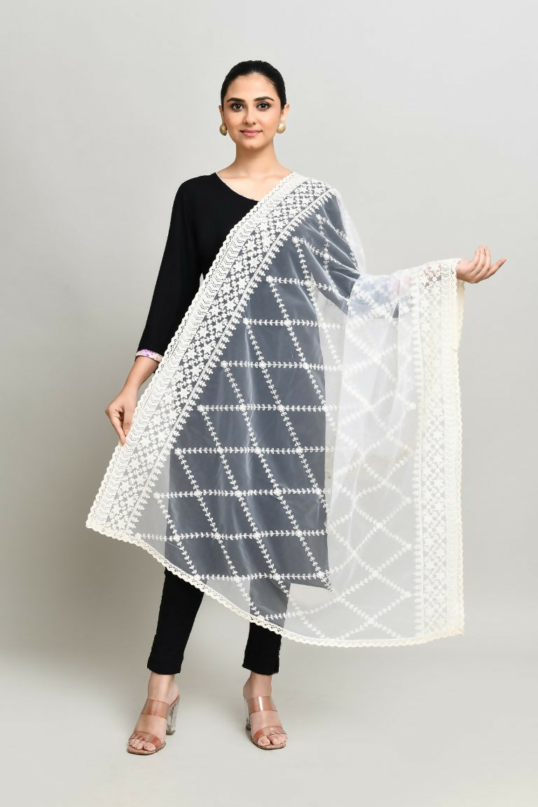 White cotton dupatta featuring intricate Pakistani Karanchi embroidery work