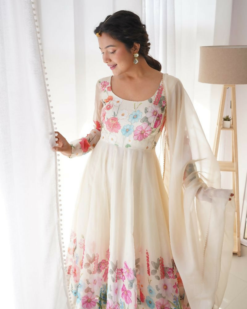 Cream Organza Kurta Set with Sequin Embroidery 3-Piece Outfit
