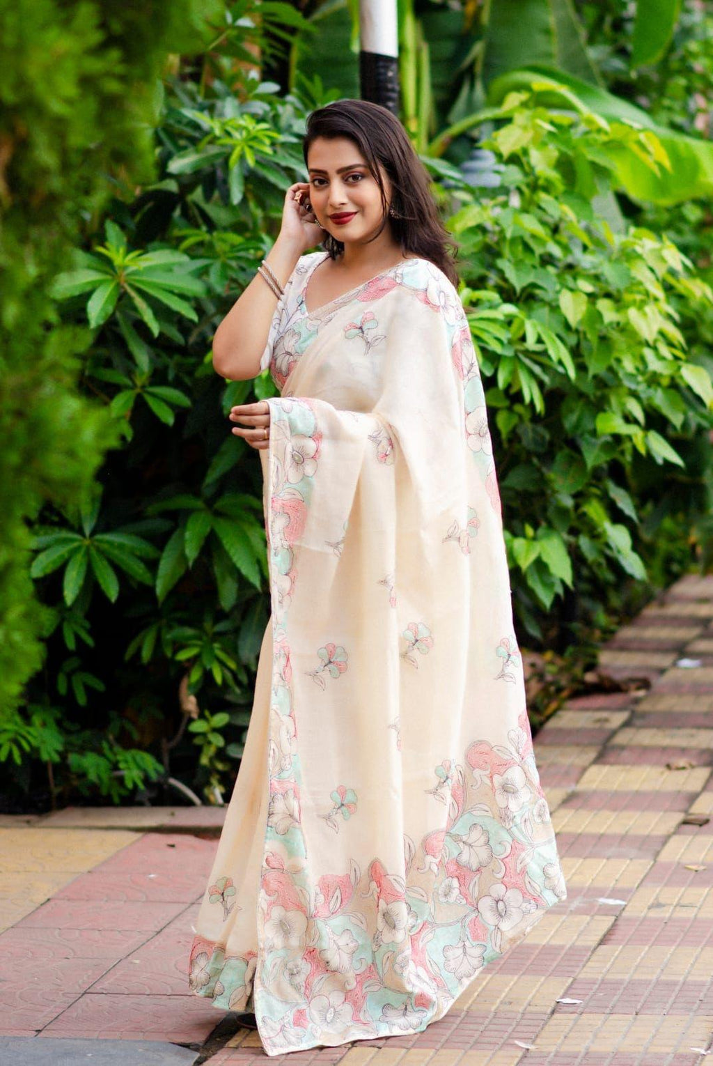 Offwhite Pure Linen Saree with Pencil Stitch Embroidery