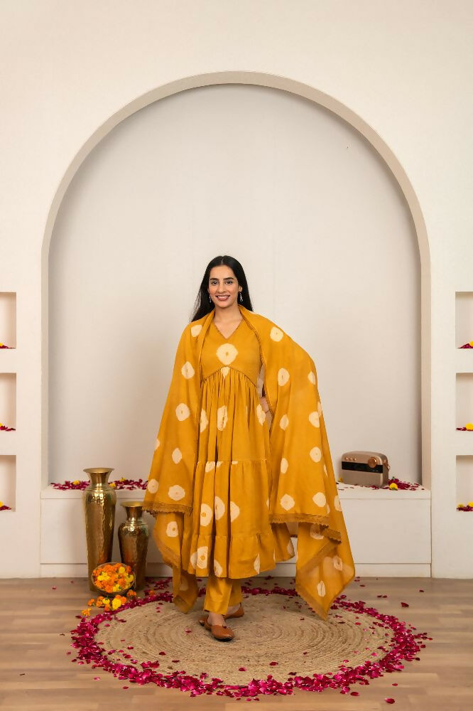 Woman wearing a Musard Yellow tie and dye cotton suit set