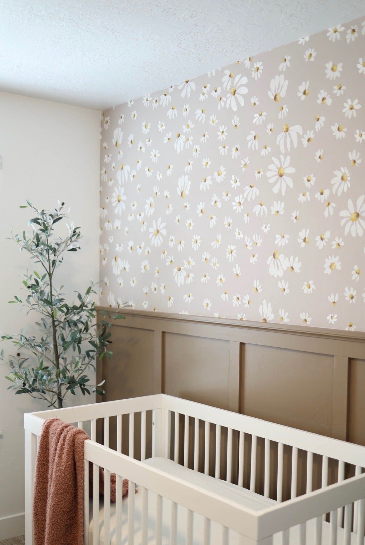 Gwen Floral Removable Wallpaper in Beige, White and Yellow