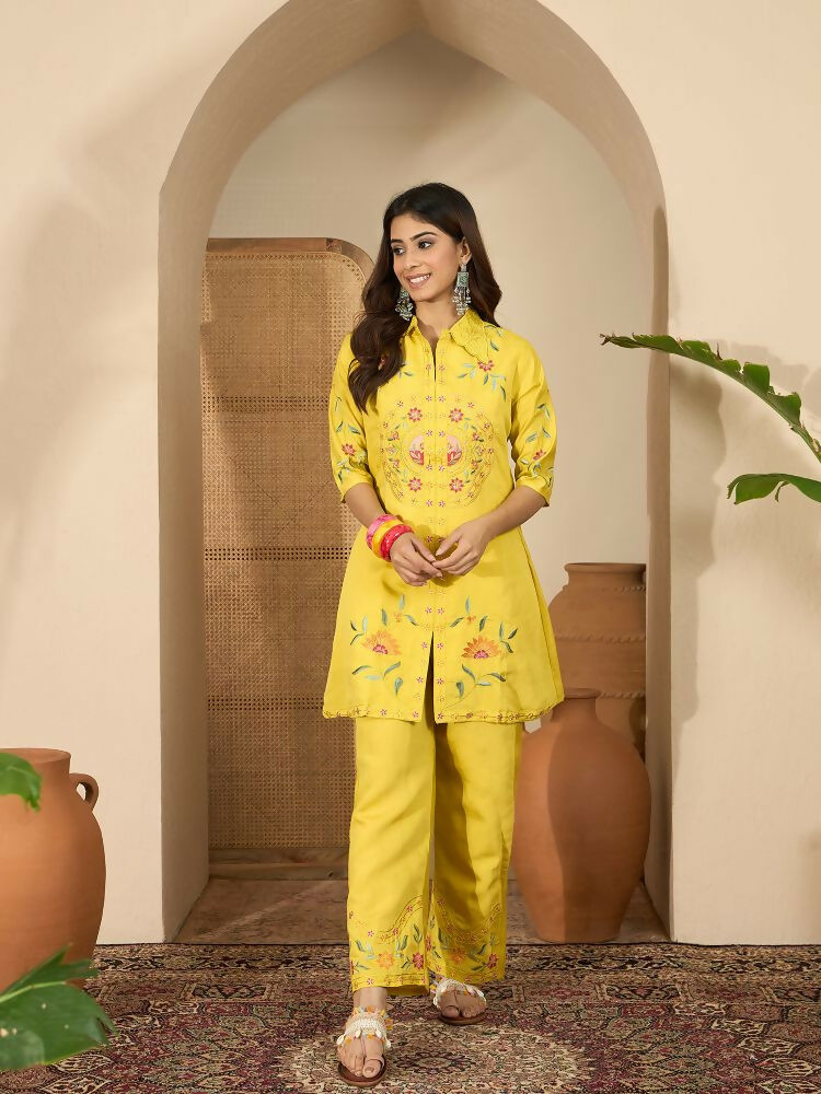 Women wearing a yellow Roman silk embroidered kurta set with shirt collar and 3/4 sleeves