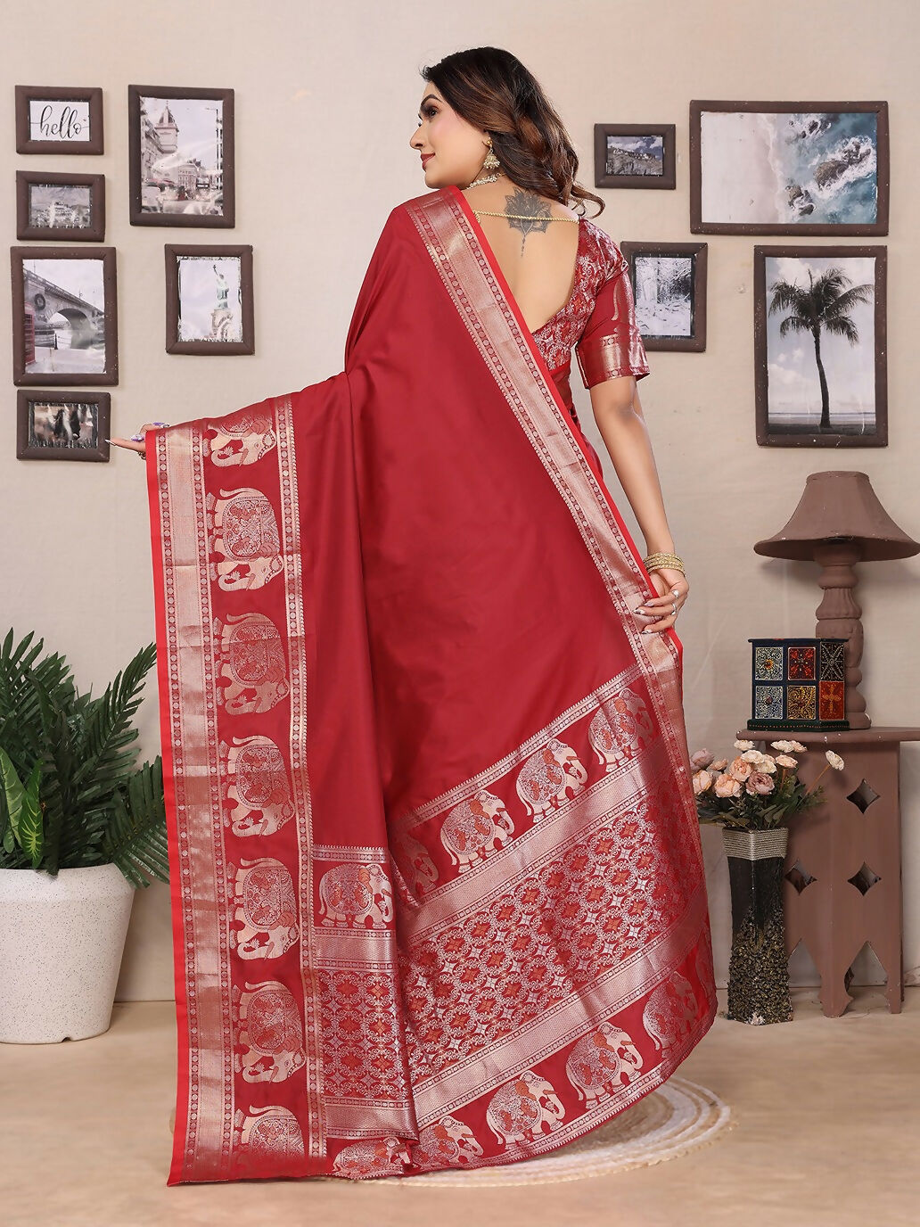 Red Solid Banarasi Silk Saree with Unstitched Blouse Piece