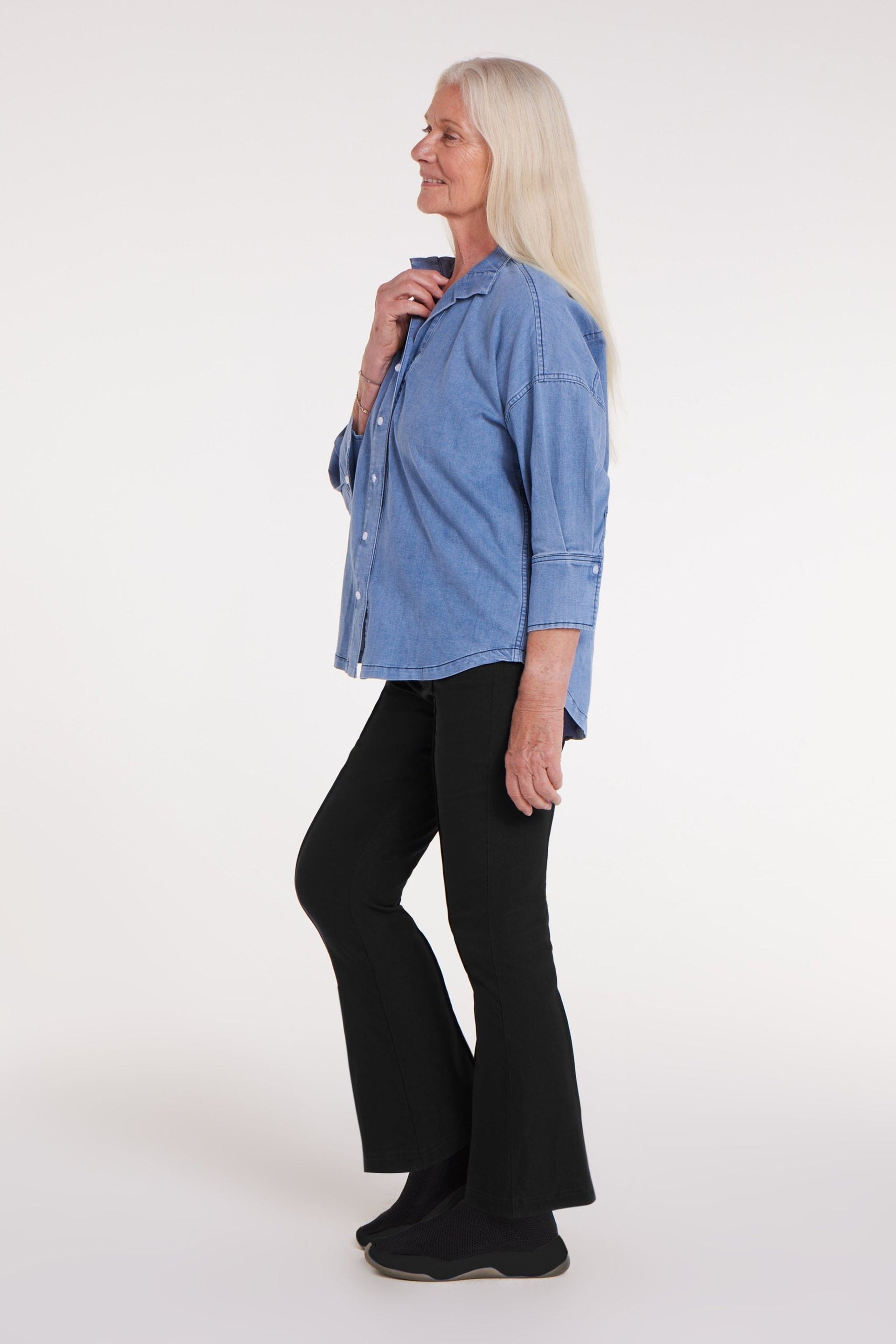 Vera Woven Magnetic Shirt in Chambray