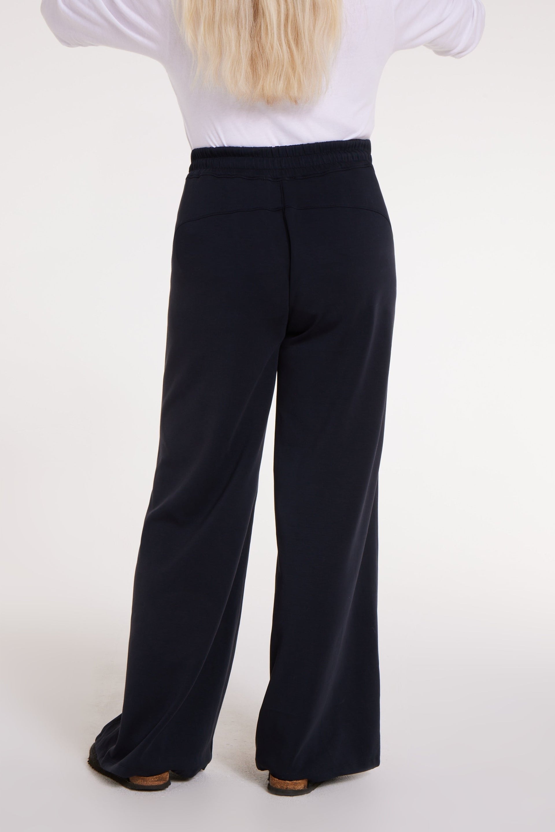 Genevieve Adaptable Pullover in Black
