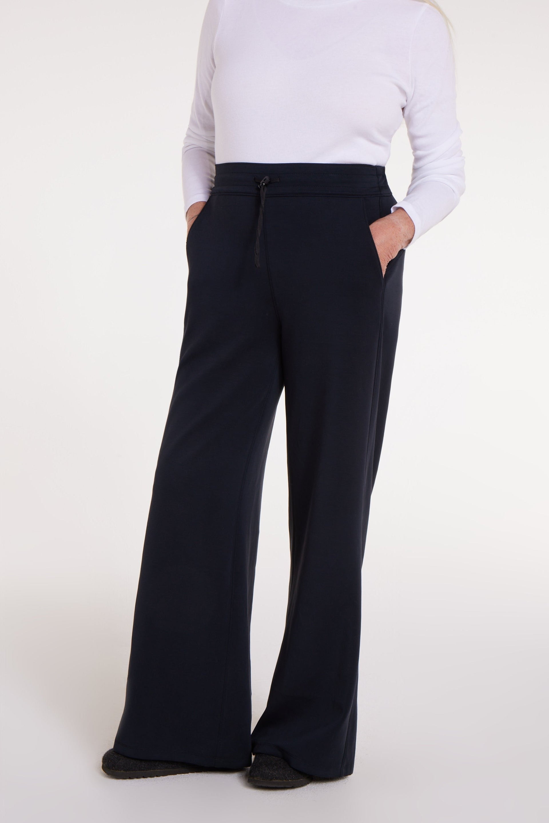 Genevieve Adaptable Pant in Black