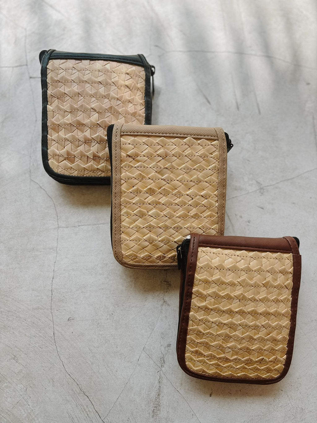 Woven Rattan and Canvas Zippered Pouch Eco-Friendly Travel Case - Image 7