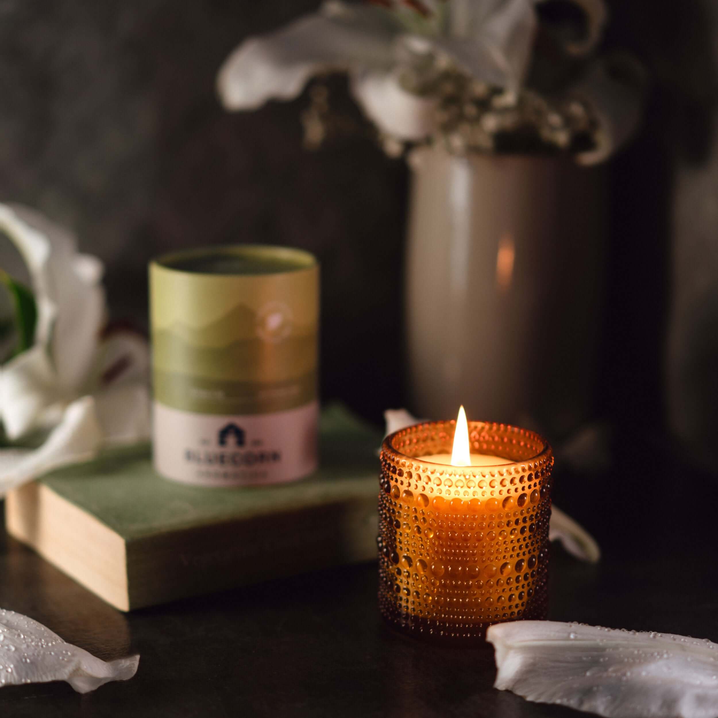 White Lily Scented Candle | Aromática Floral Fragrance