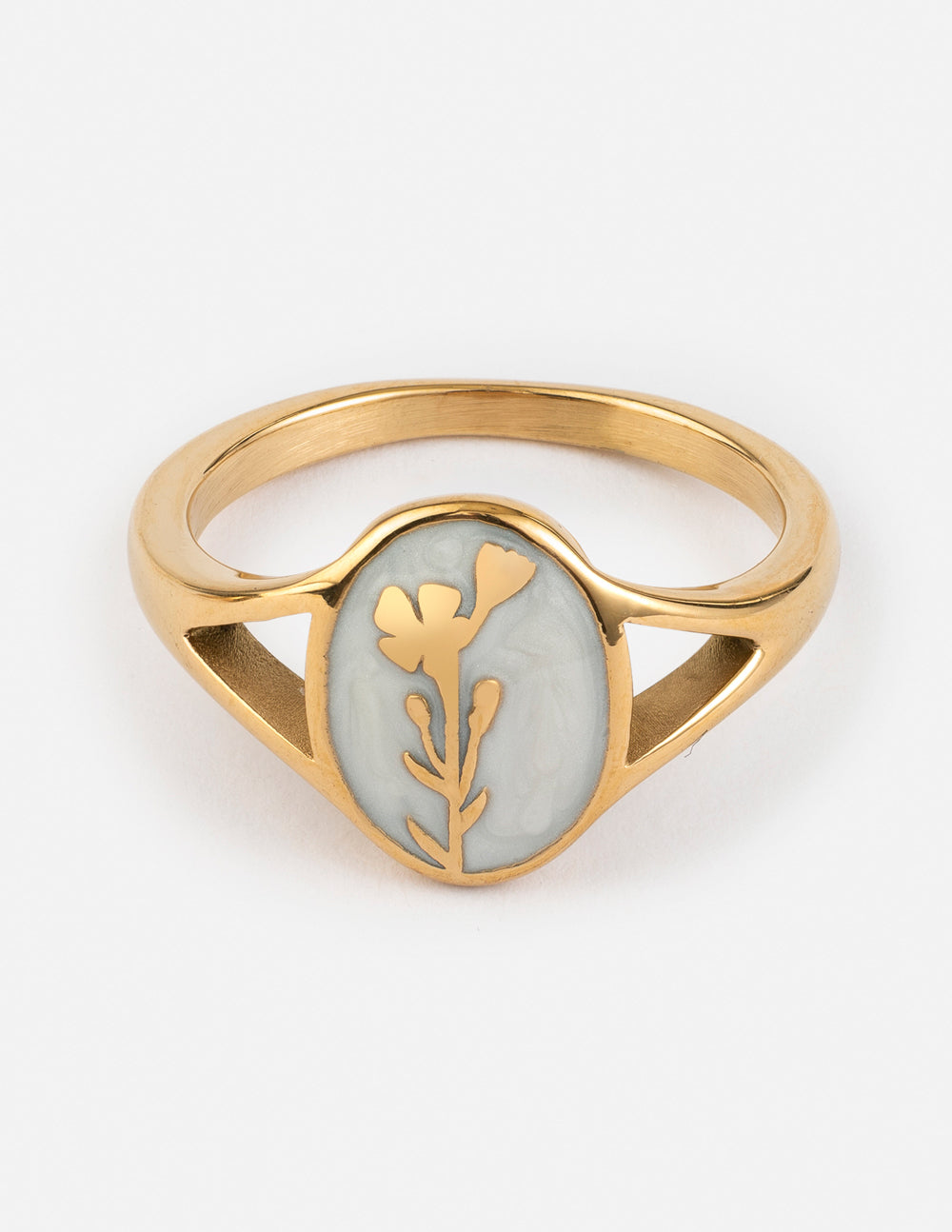 Gold and white floral wildflower signet ring with bohemian aesthetic