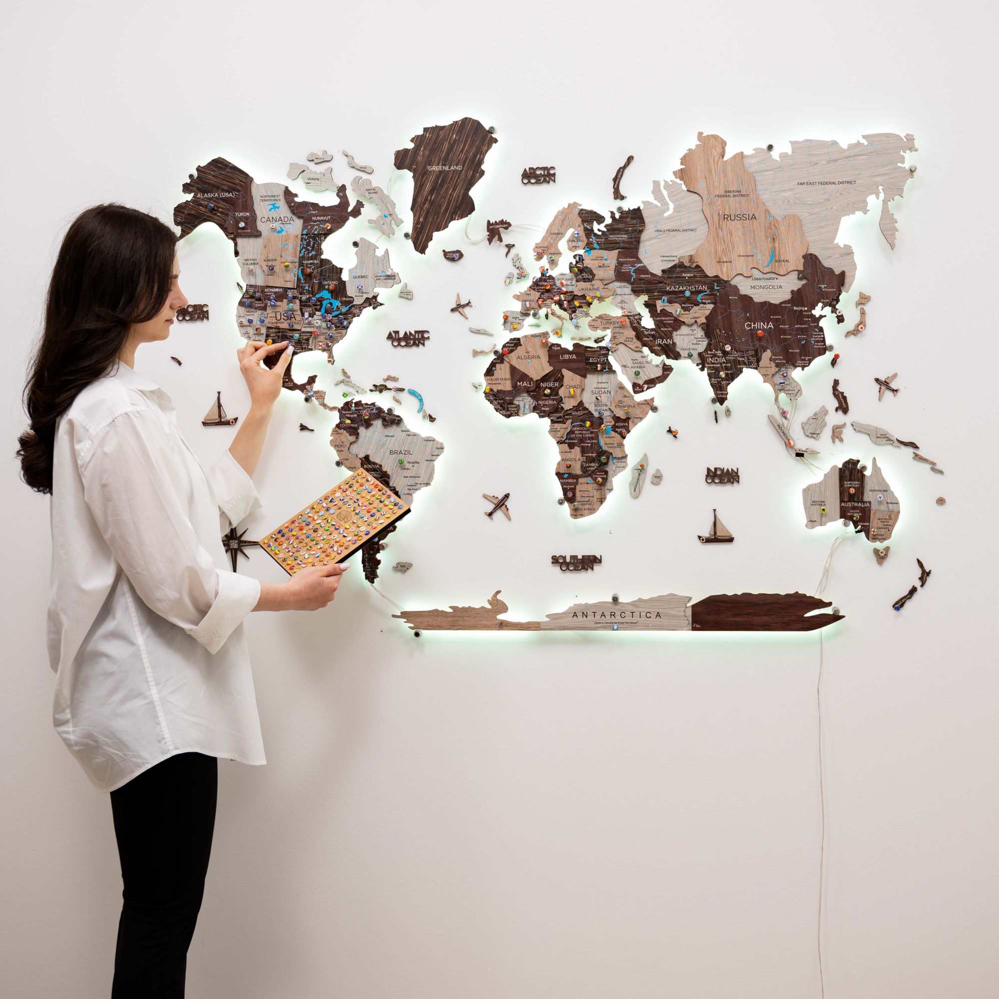 3D LED Luminous Wooden World Map 3.0 Cappuccino Wall Decor