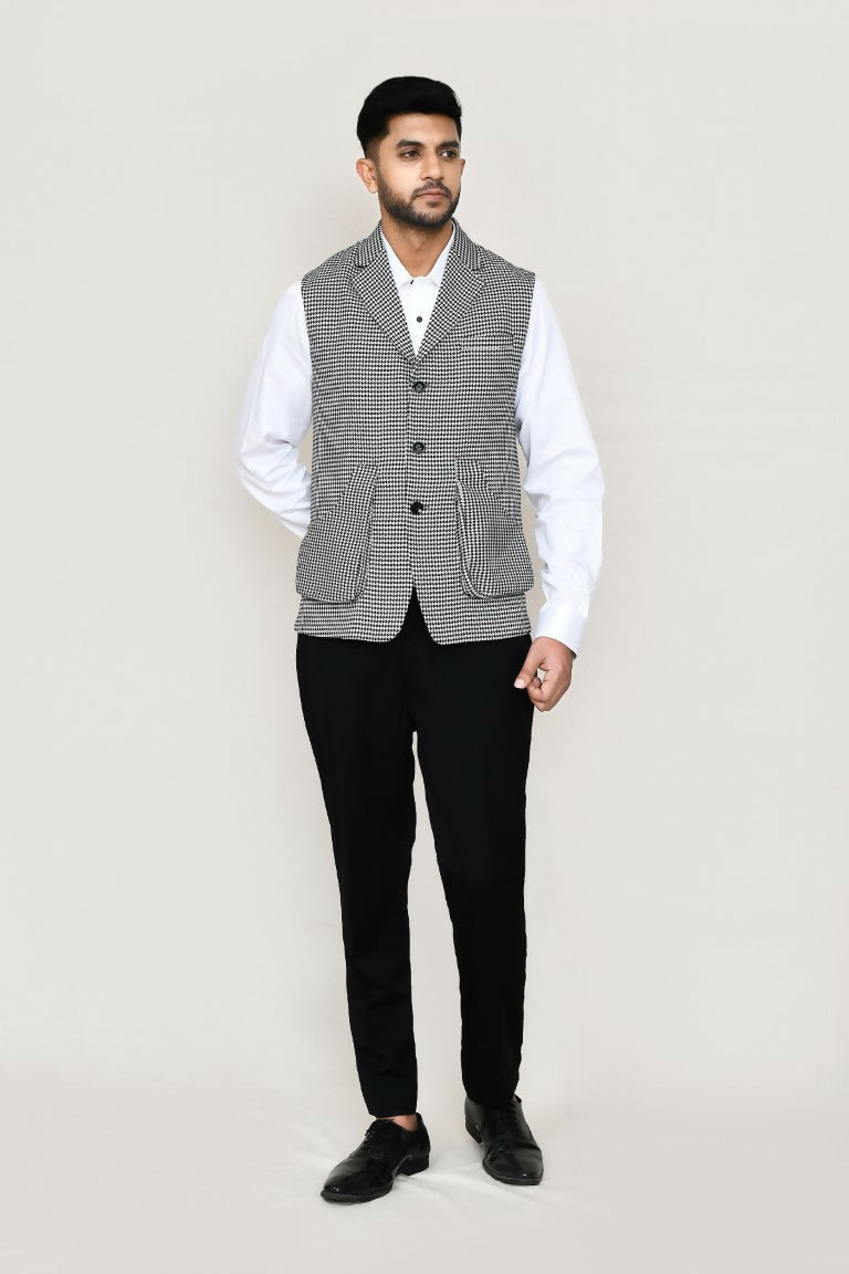 Men's white and black checkered jacket in cotton satin fabric.