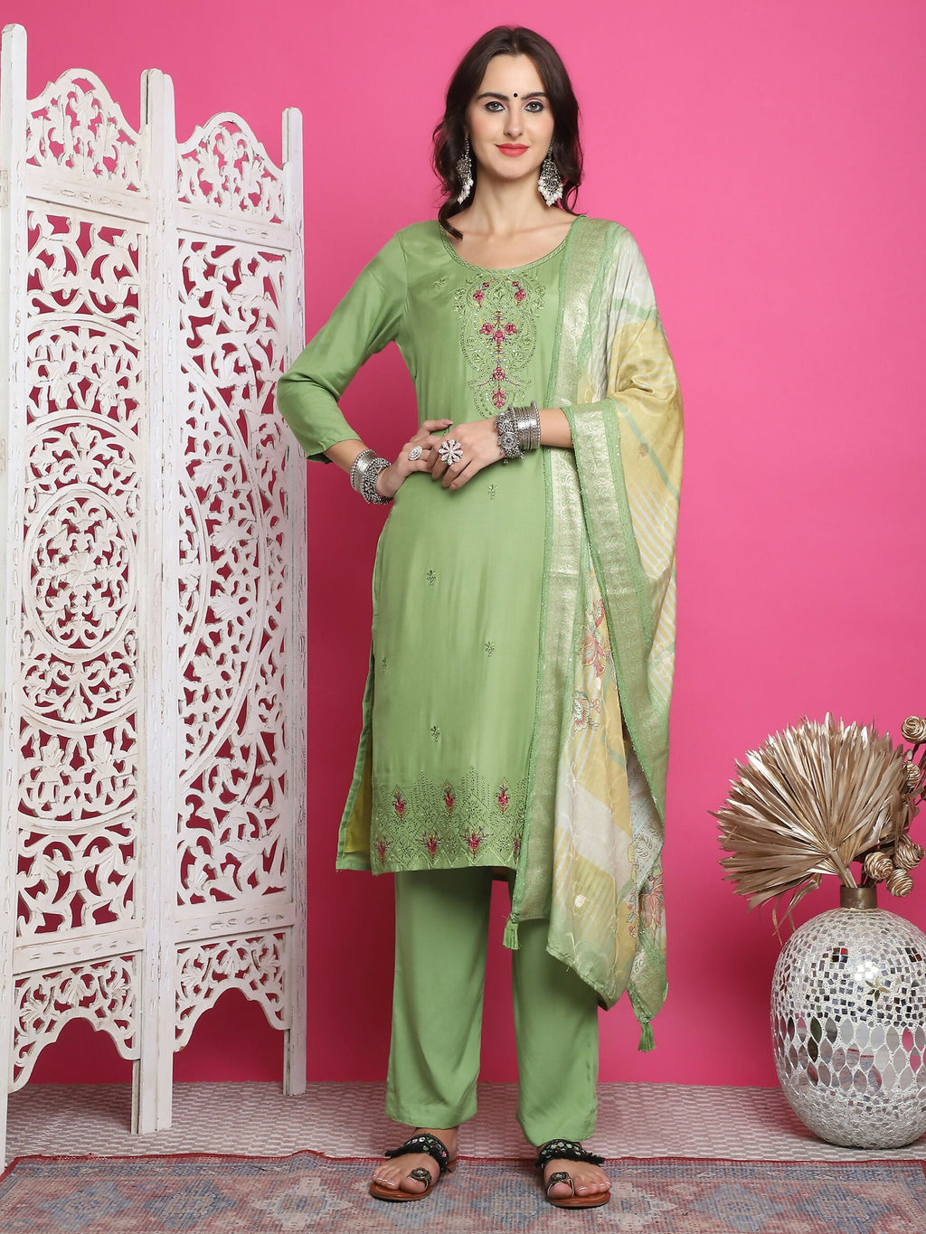 Women's Green Muslin Floral Resham Embroidery Kurta Set