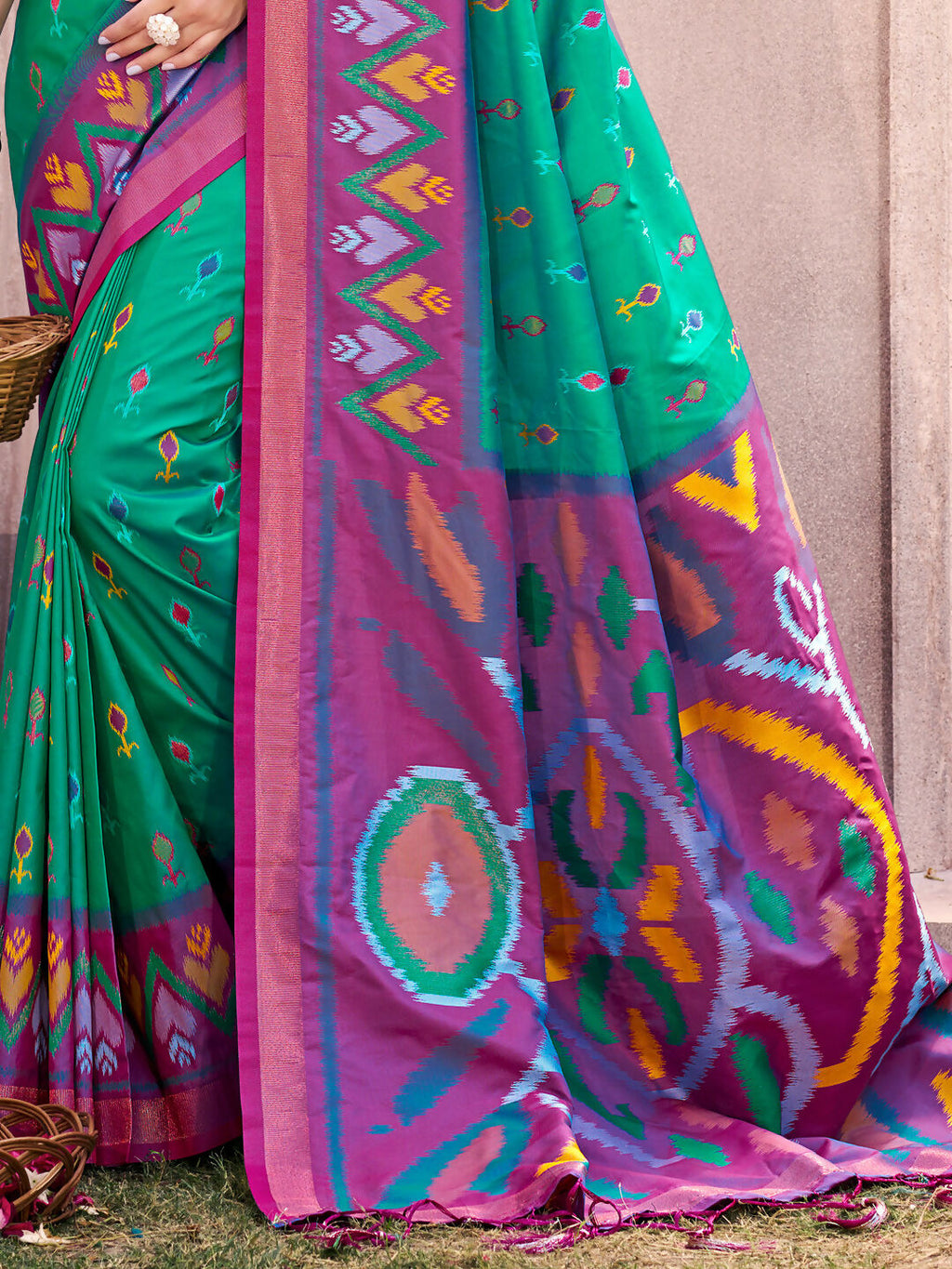 Rama Green Pochampally Silk Saree with Matching Blouse Piece