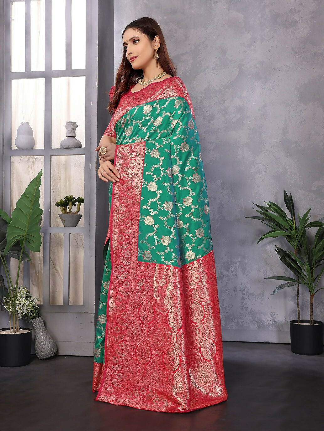 Green Banarasi Soft Silk Saree with Traditional Woven Patterns